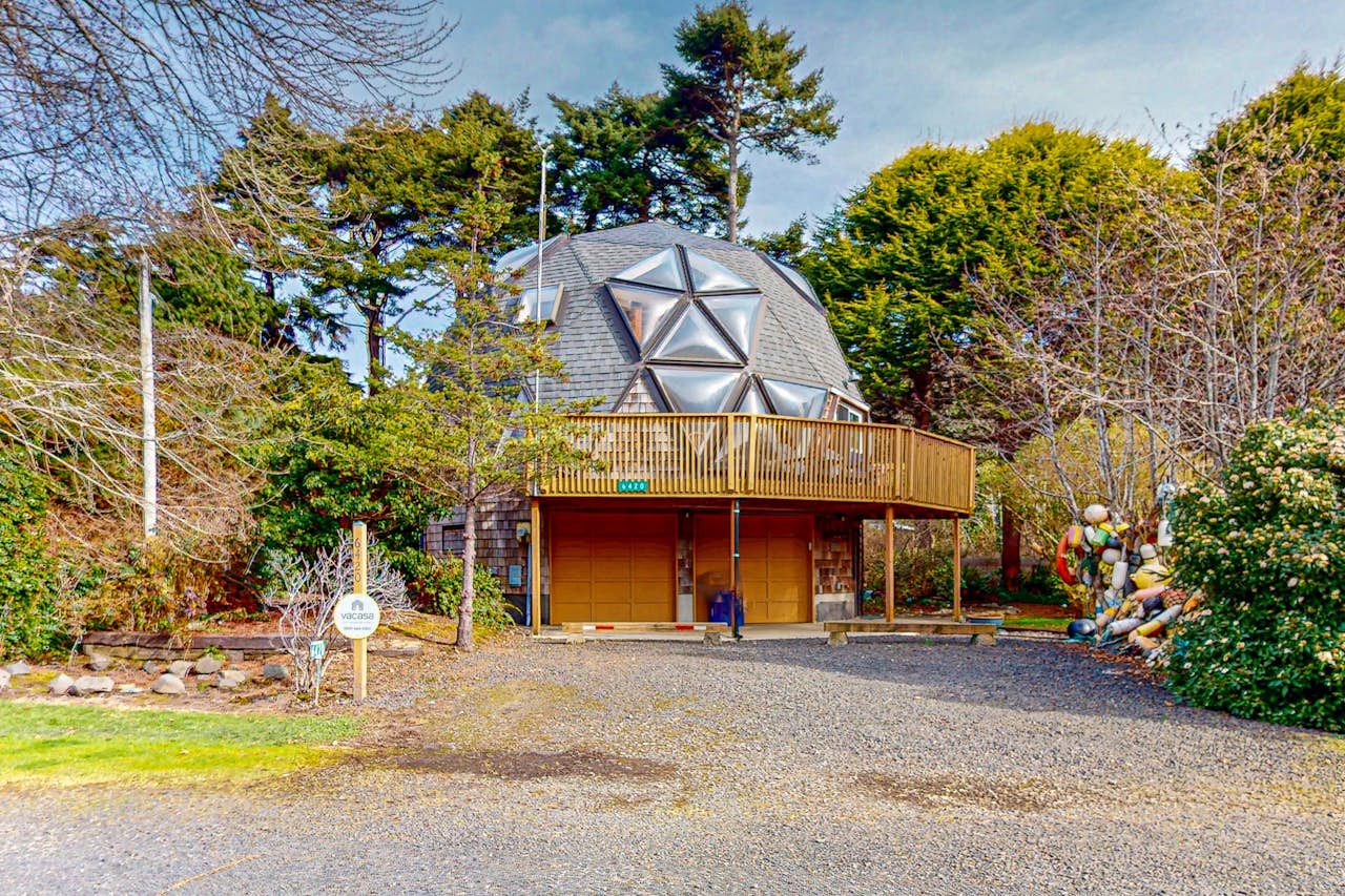 Surf Dome at Otter Rock Bed Otter Rock, OR House Vacasa