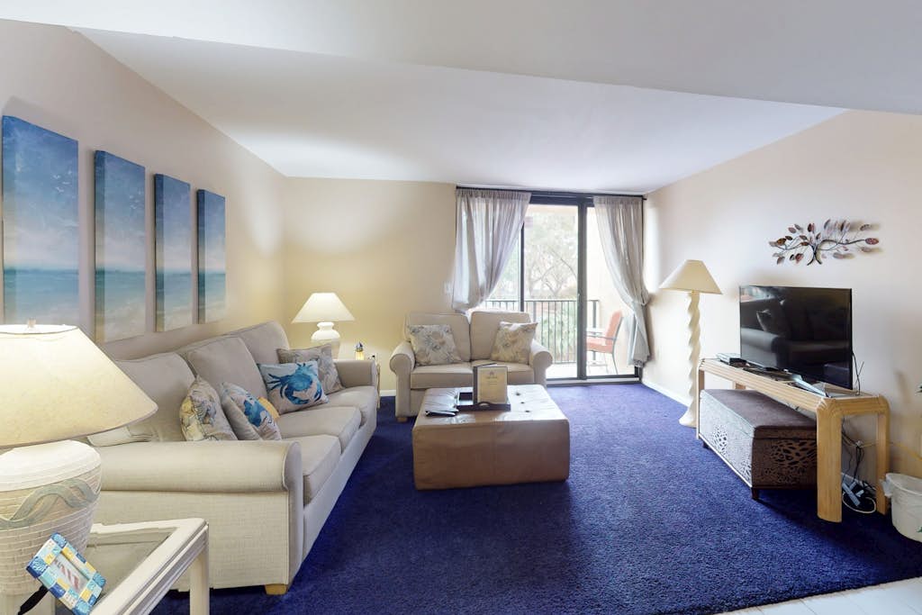 Family-Friendly Townhome with Lagoon View, Shared Pool, Hot Tub & Tennis — Hilton Head, SC — vacation rental