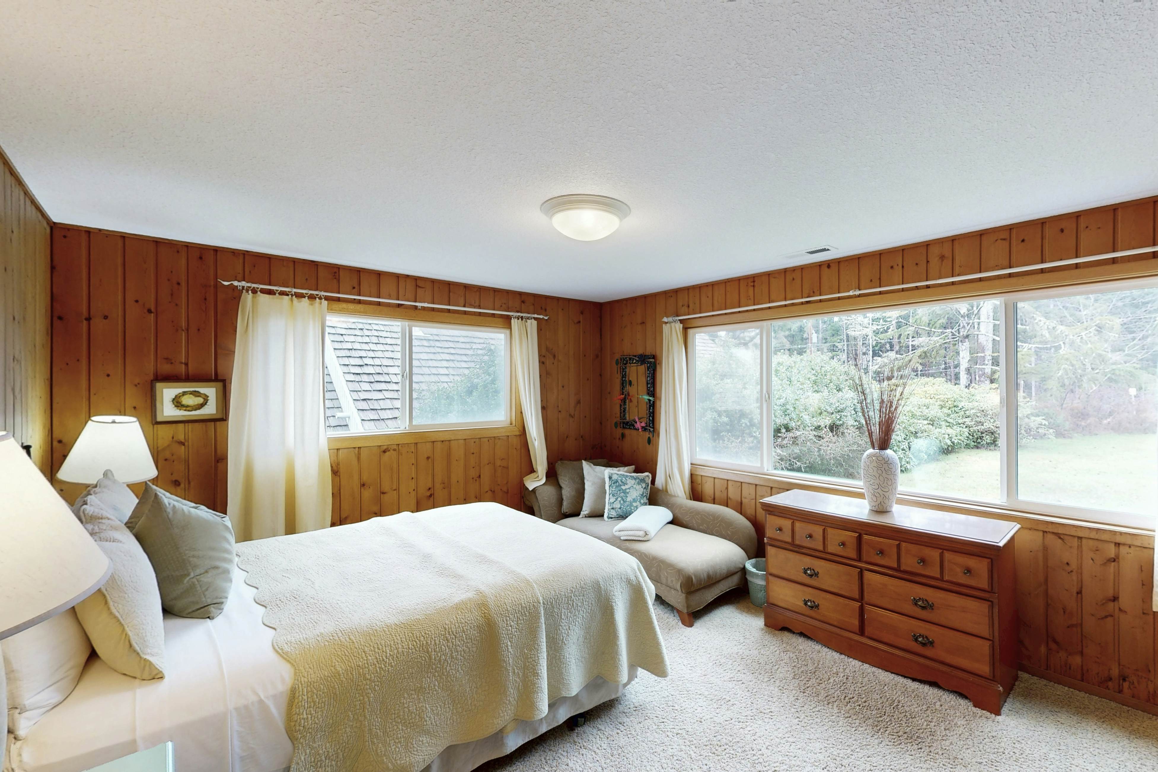 Spectacular Seaside Surf-View Home