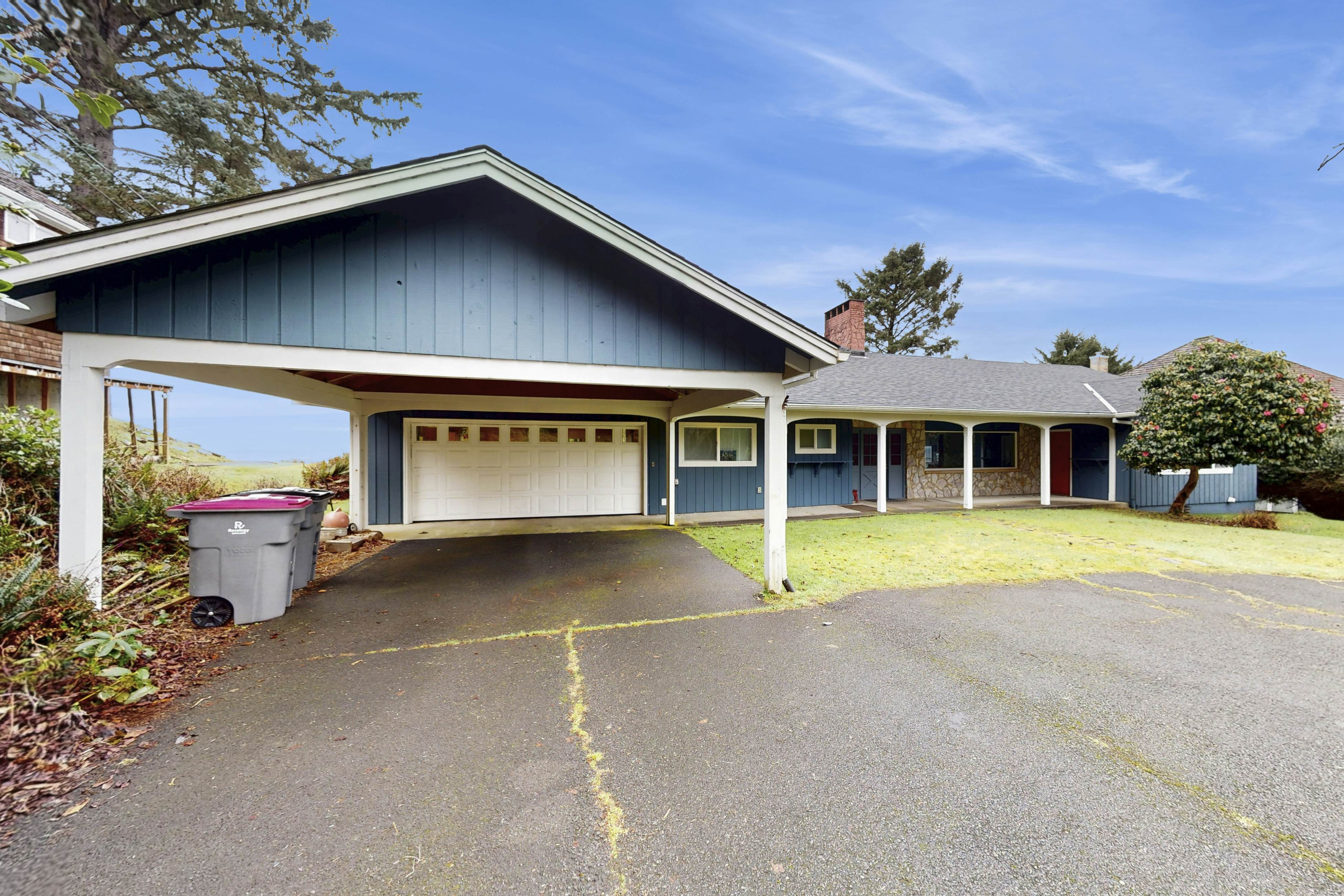 Spectacular Seaside Surf-View Home