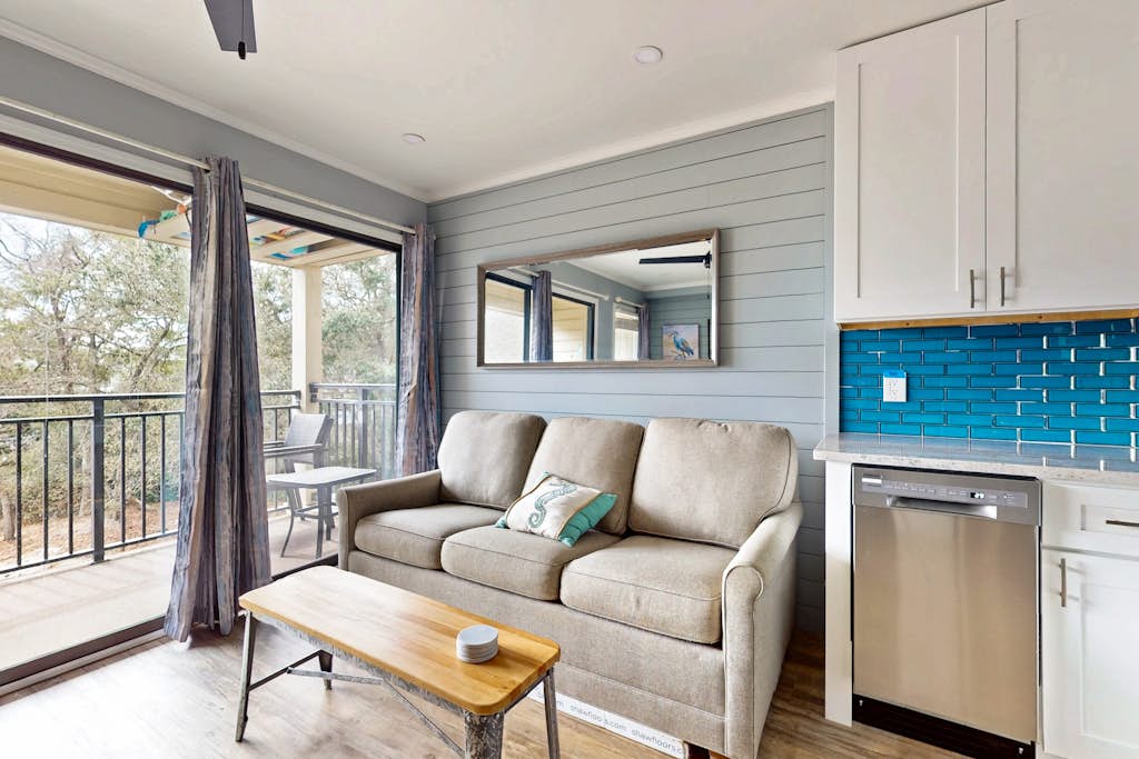 Beachy condo w/shared pools, WiFi, balcony with ocean view — Hilton Head, SC — vacation rental