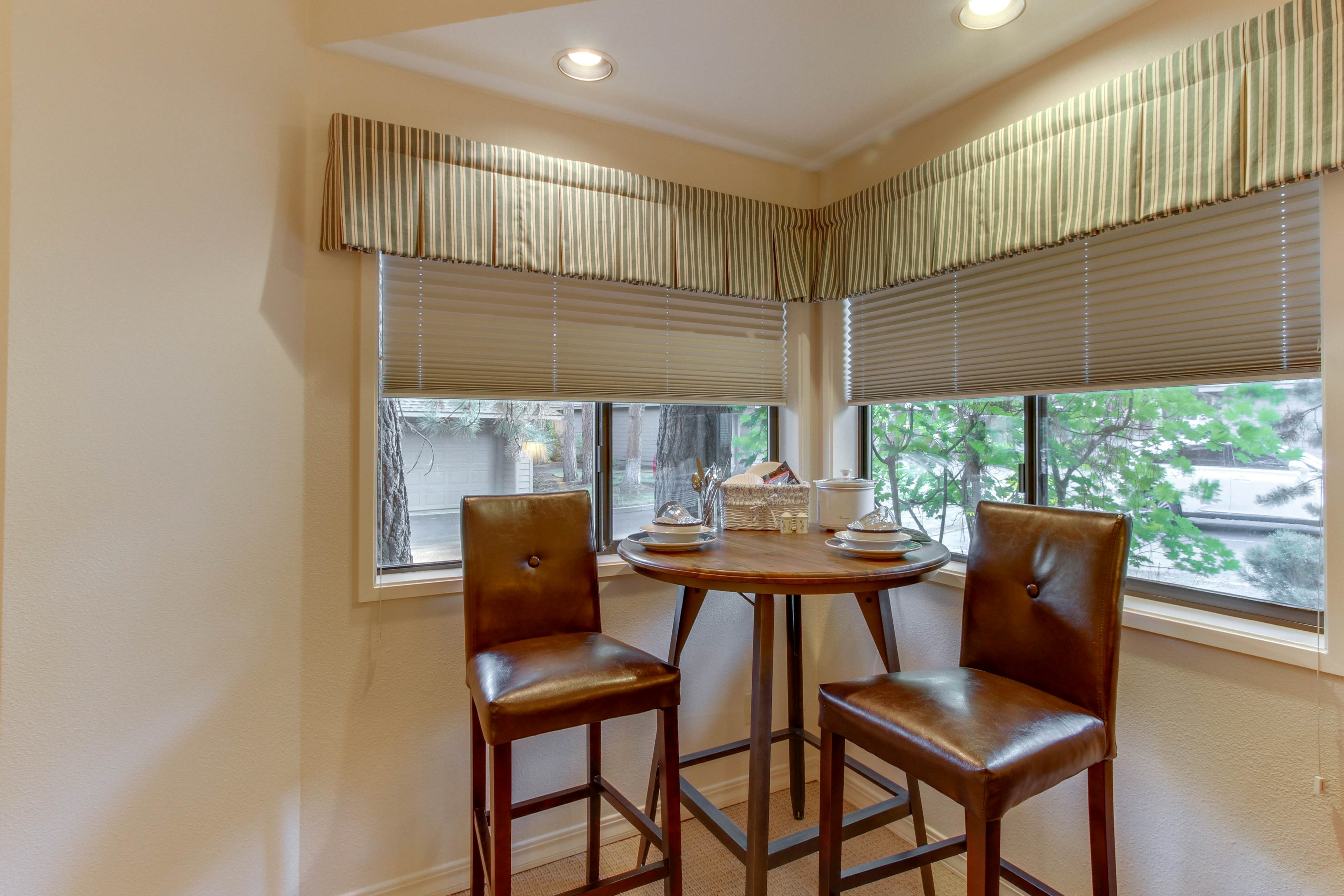 Ponderosa Views & Seclusion in Century West