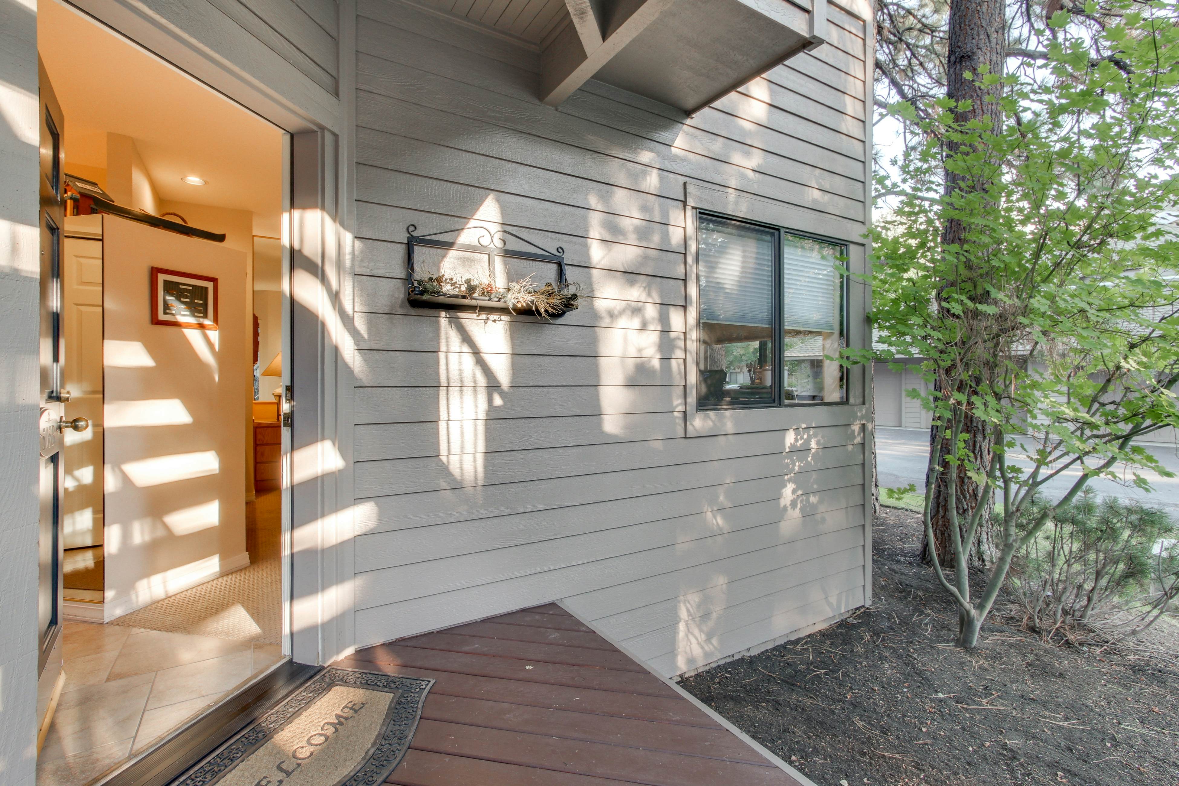 Ponderosa Views & Seclusion in Century West