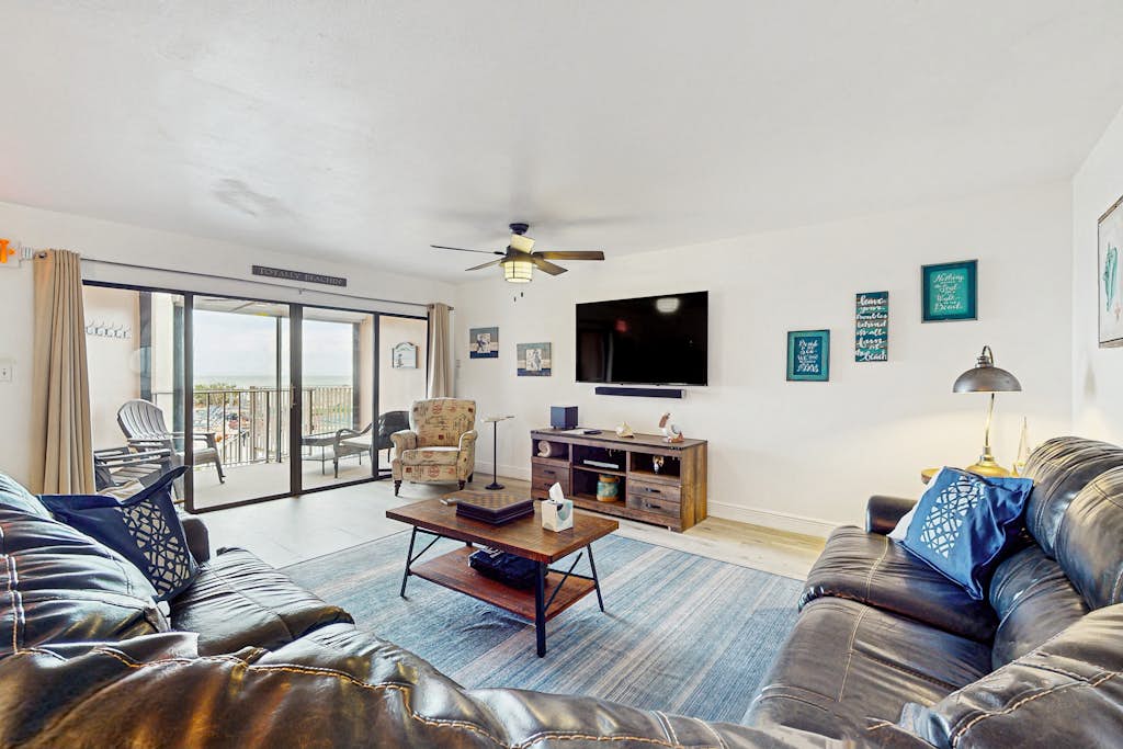 Beachfront condo with pool tennis court and AC Dog friendly — Indian Rocks Beach, FL — vacation rental