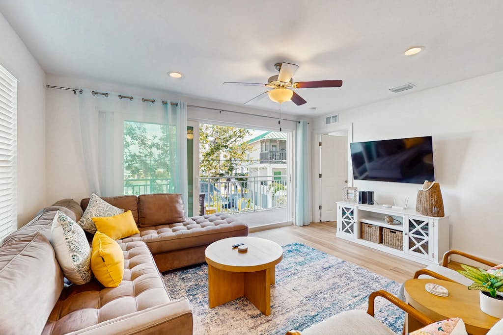 Coastal Getaway 3BR 3BA Condo with Pool Just 2 Blocks from the Beach — Madeira Beach, FL — vacation rental