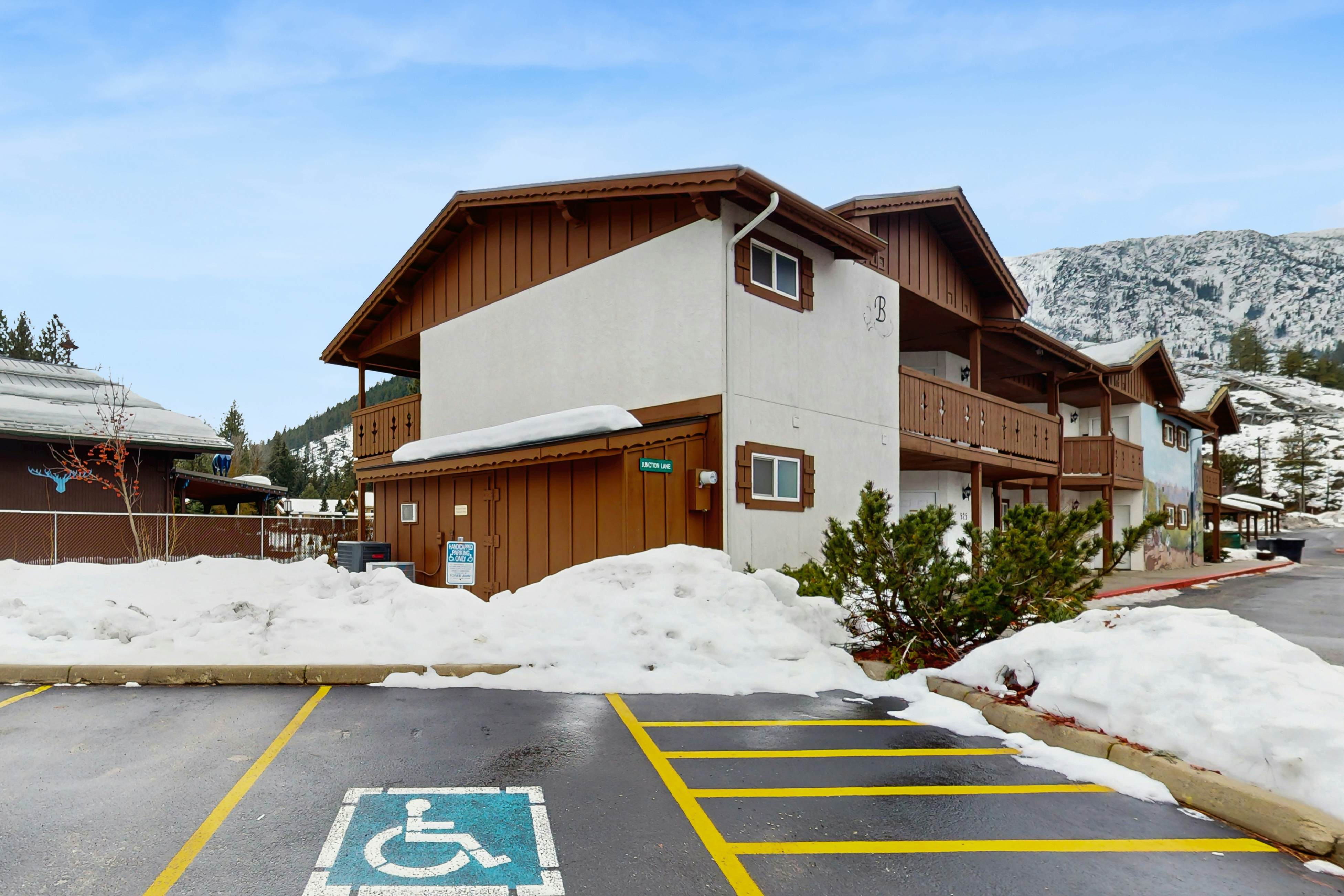 Icicle Village Resort 402 - Juniper Studio