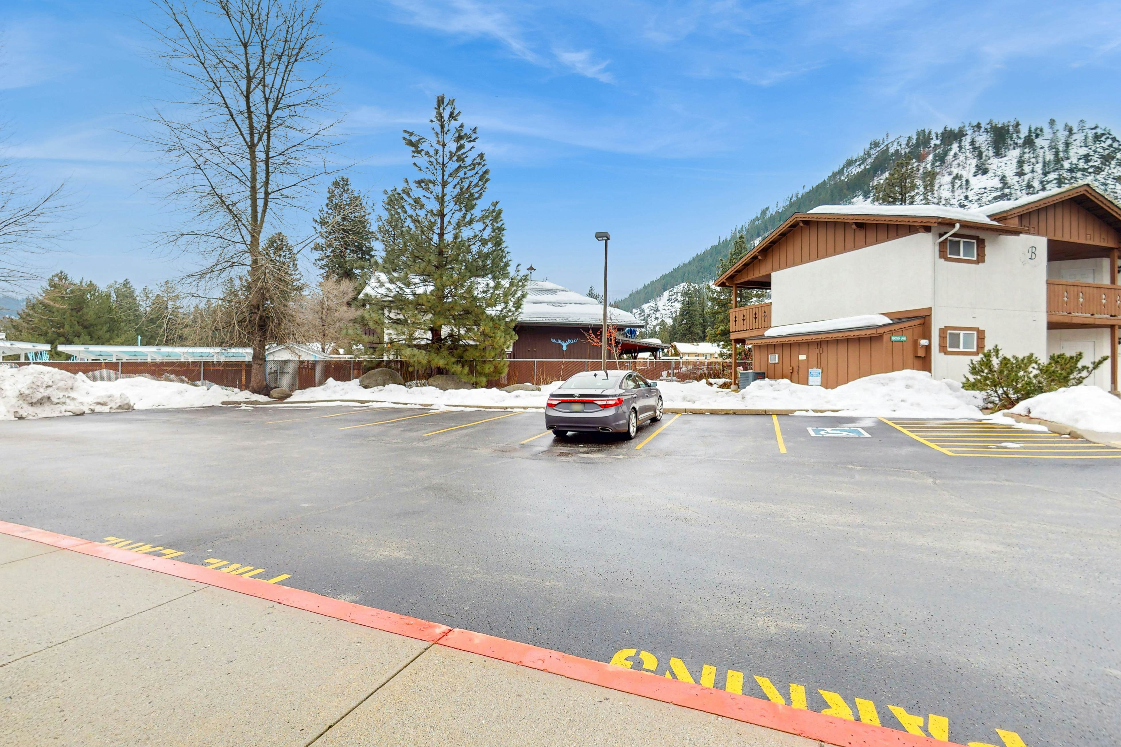 Icicle Village Resort 402 - Juniper Studio