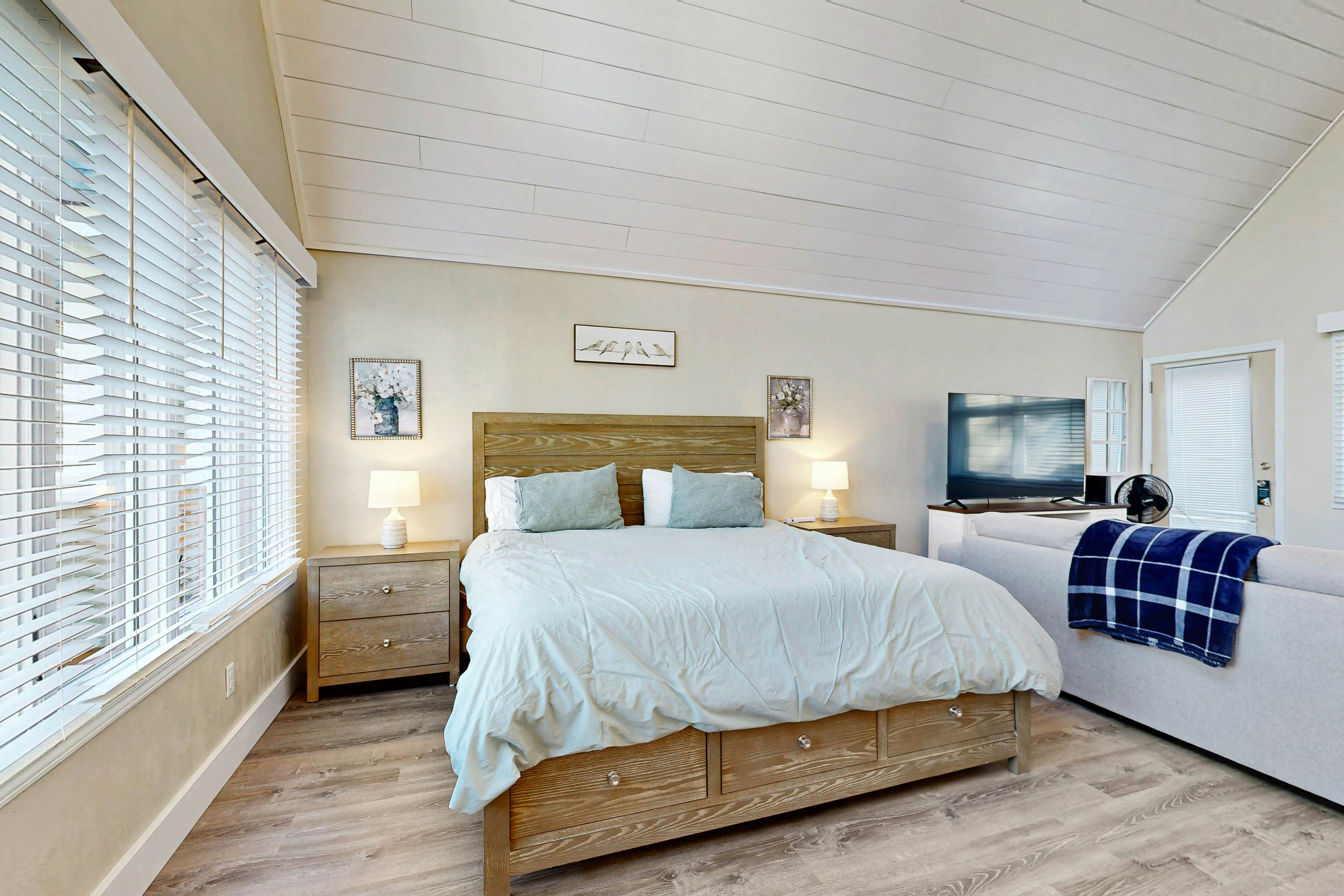 Sapphire Serenity - Studio