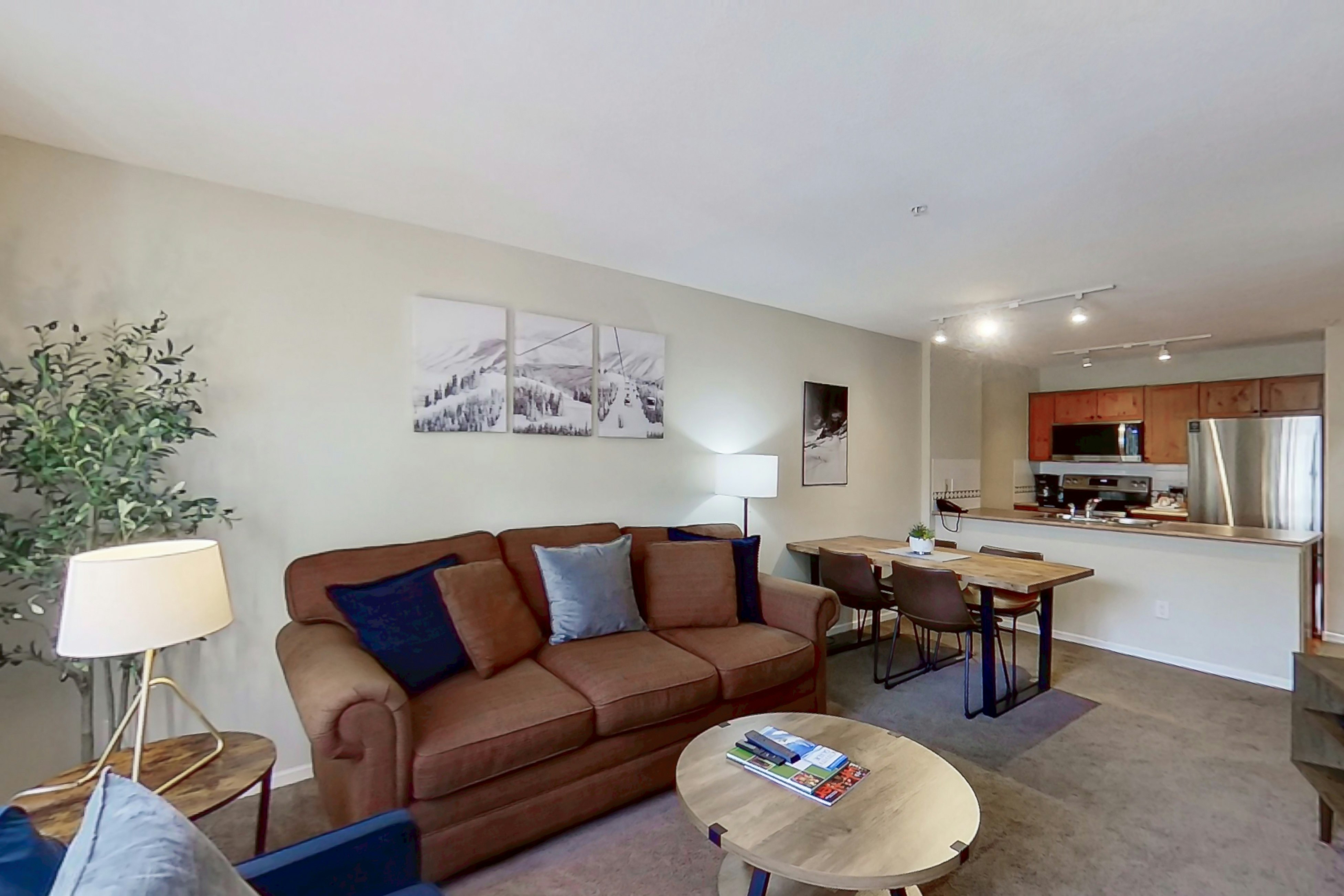 Town Plaza, Unit 202