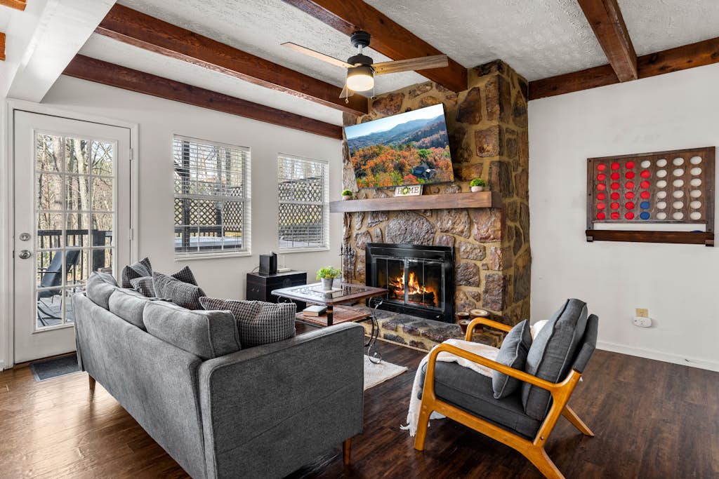 Luxury Cabin, Sleeps 8, Game Room, Clubhouse Access — Gatlinburg, TN — vacation rental