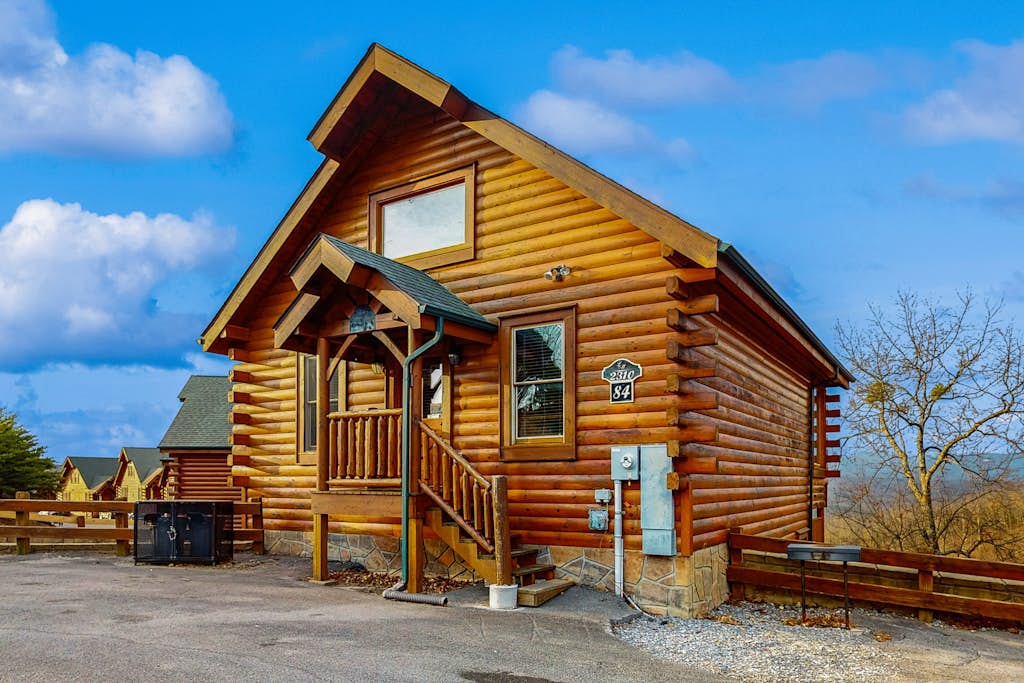 Lovely Cabin, Sleep 6, Hot Tub, Mtn View, Pool Access — Sevierville, TN — vacation rental