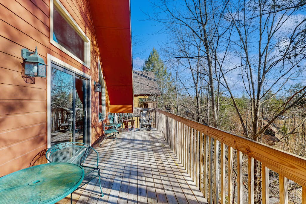 Resort Cabin, Sleeps 10, Hot Tub, Pool Table, Deck — Pigeon Forge, TN — vacation rental