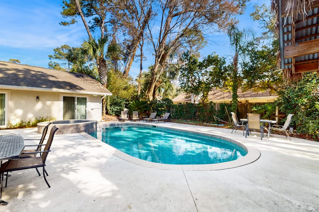 Spacious family home with WiFi, private pool & spa, outdoor kitchen — Hilton Head, SC — vacation rental