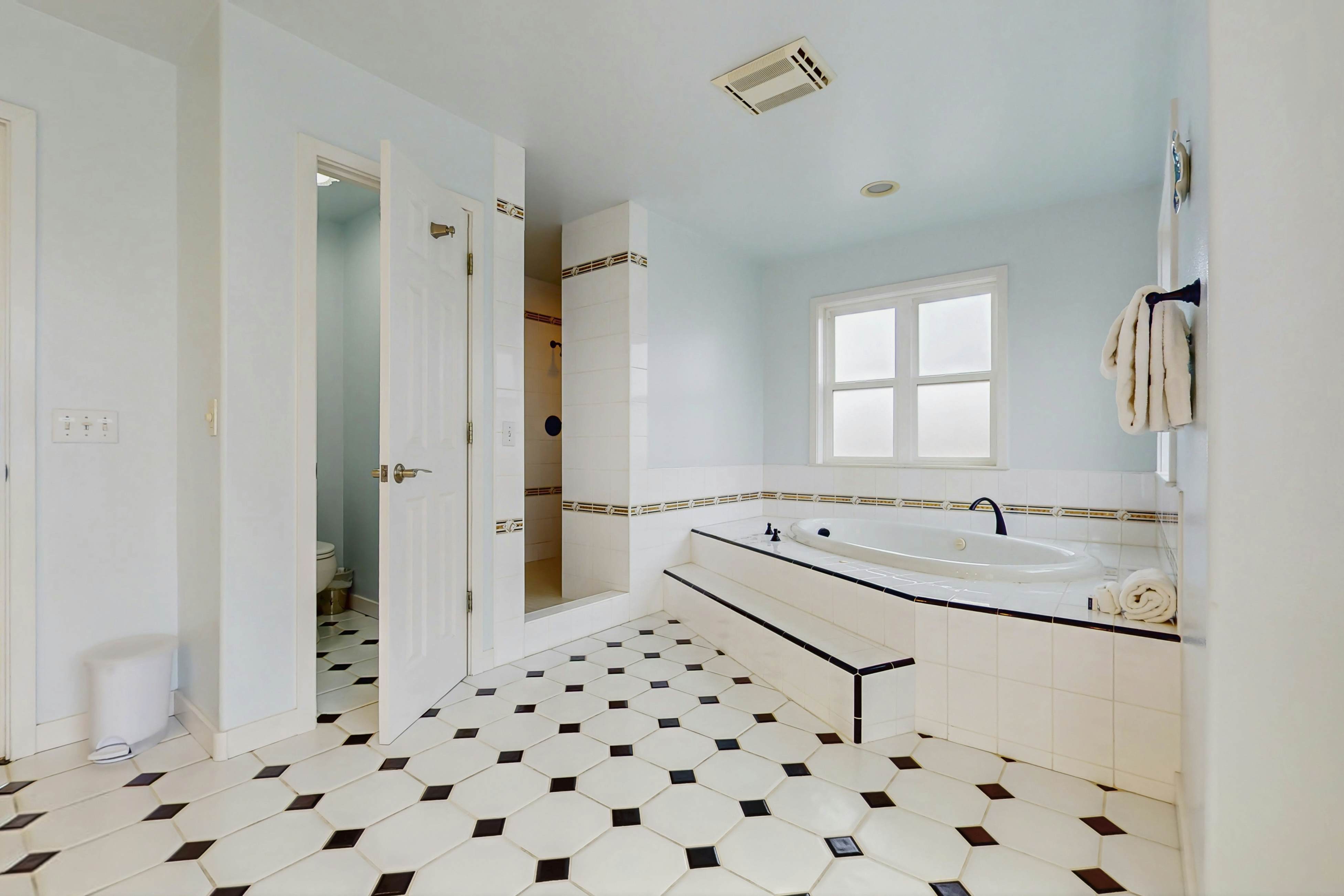 Camano Island Waterfront Modern Splendor