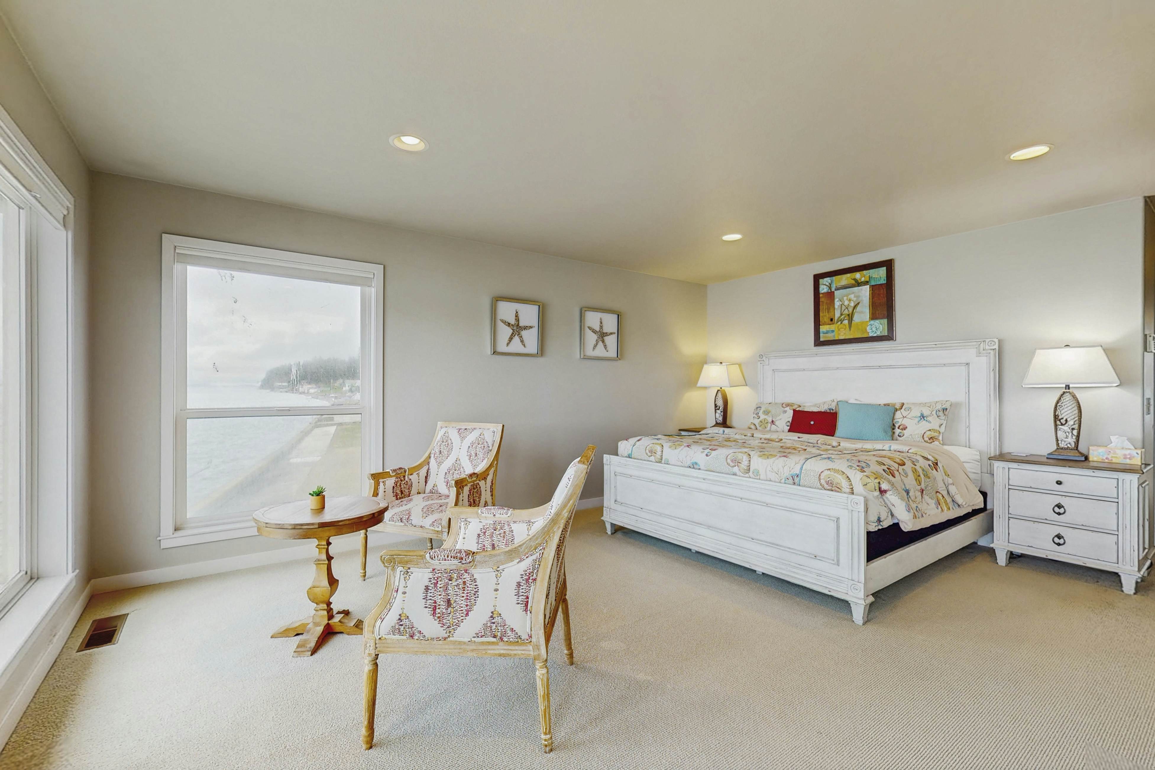 Camano Island Waterfront Modern Splendor