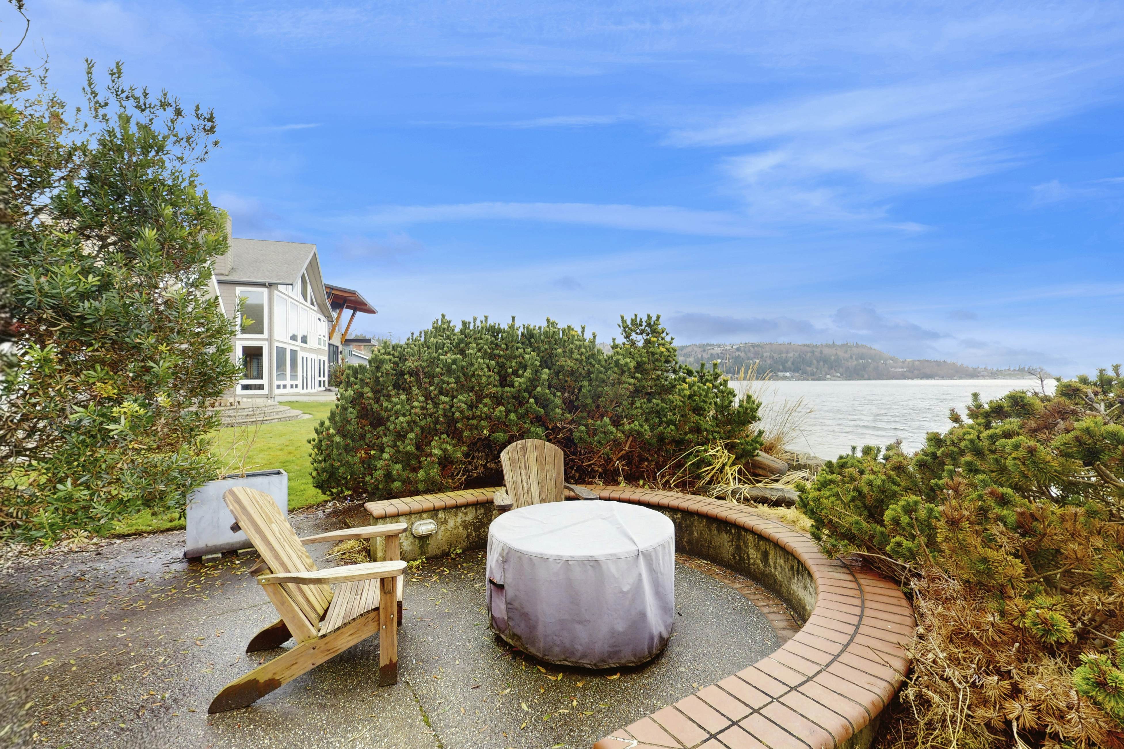 Camano Island Waterfront Modern Splendor