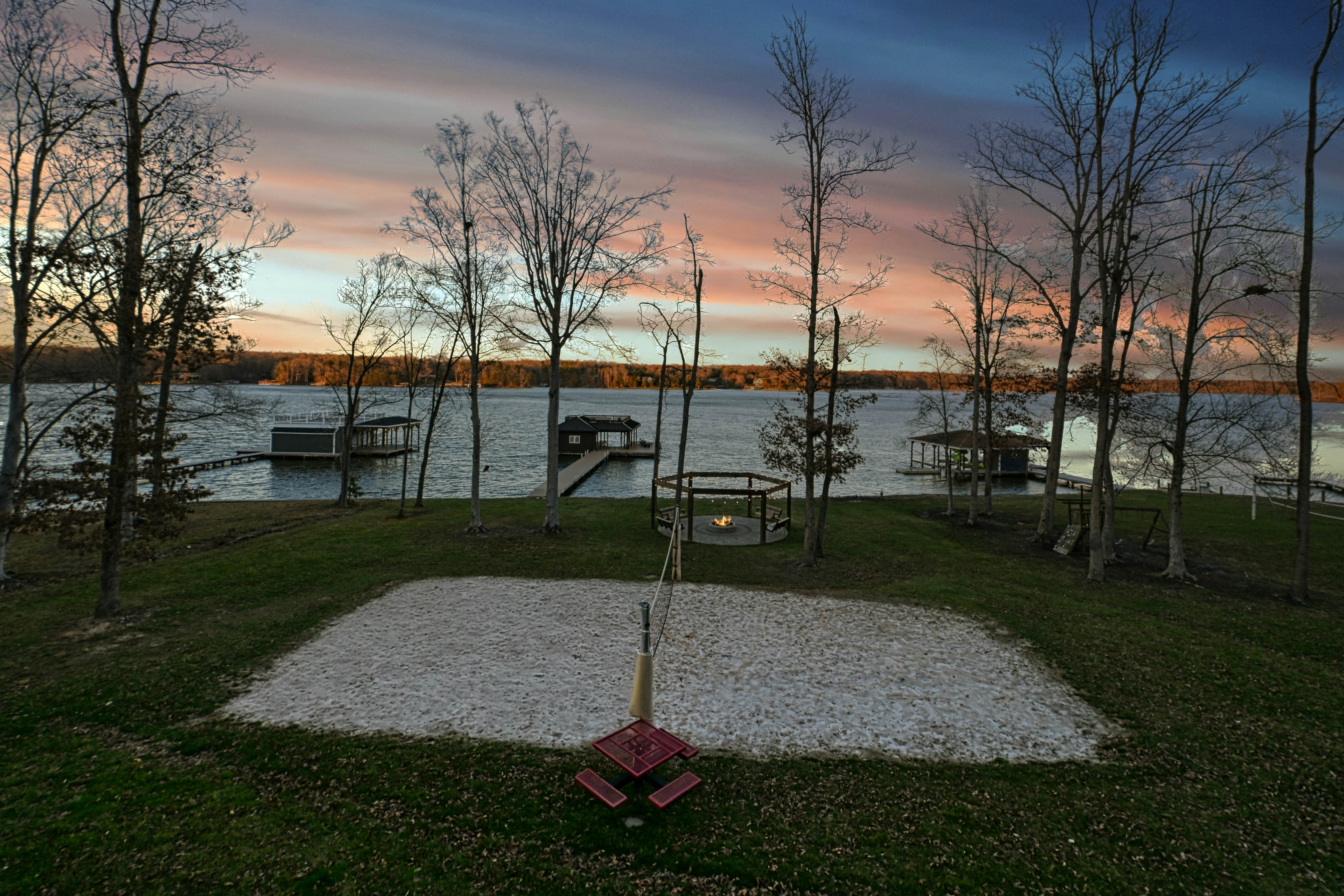 Lakefront Loggin' Off