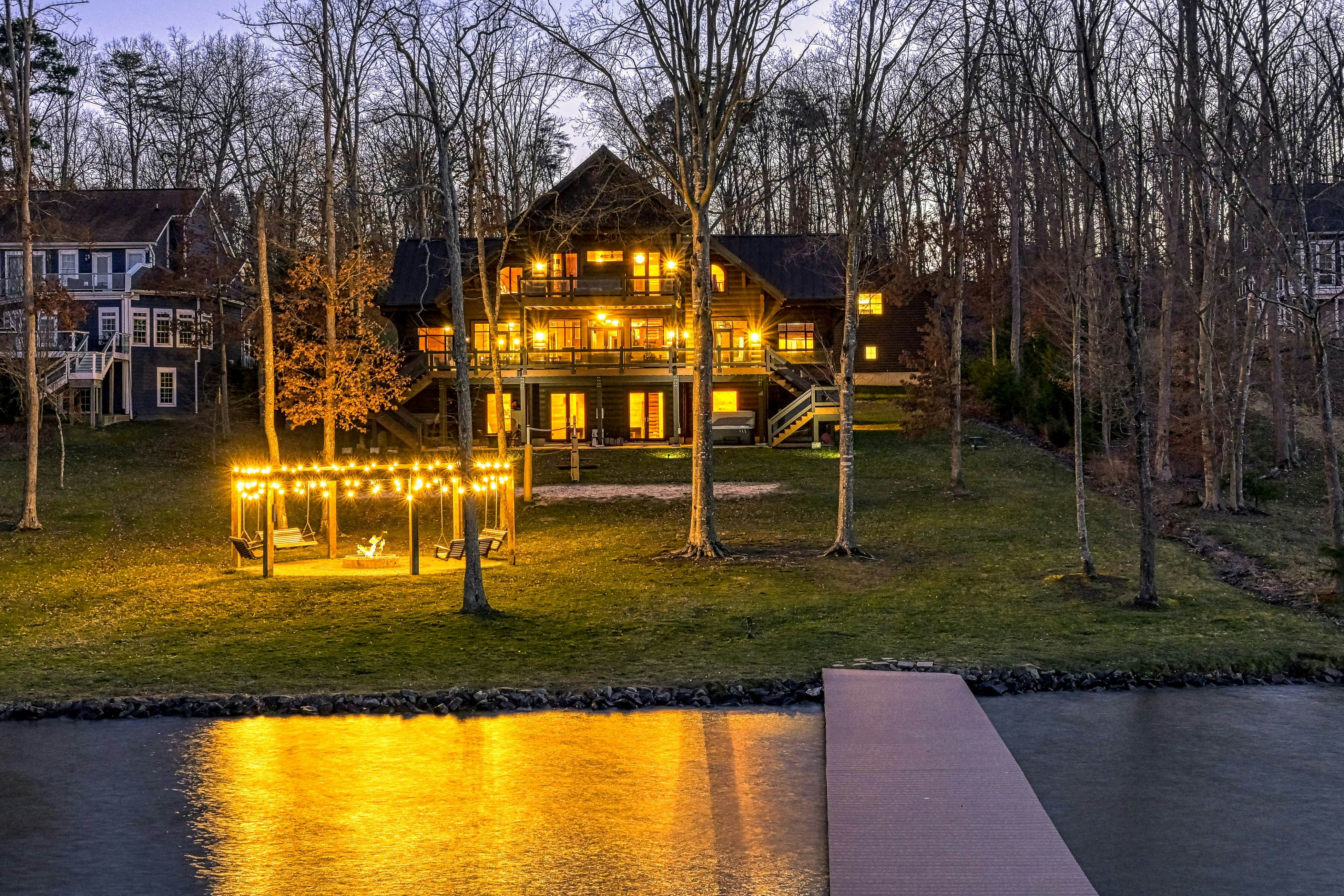 Lakefront Loggin' Off