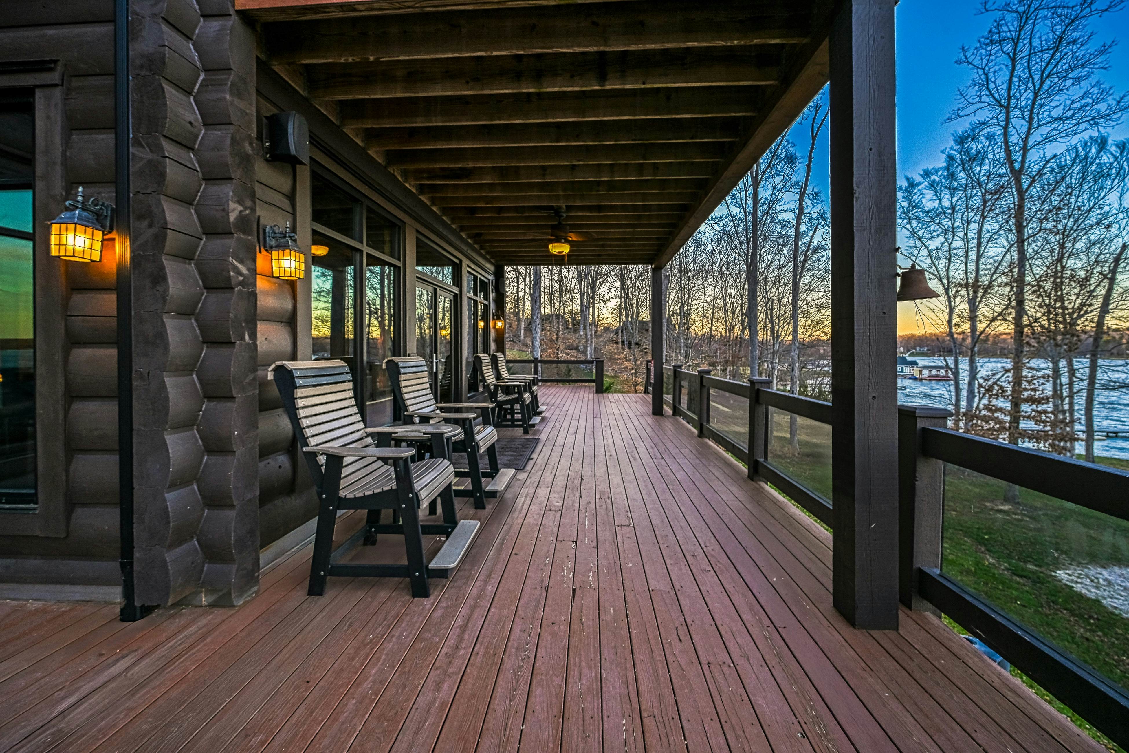 Lakefront Loggin' Off