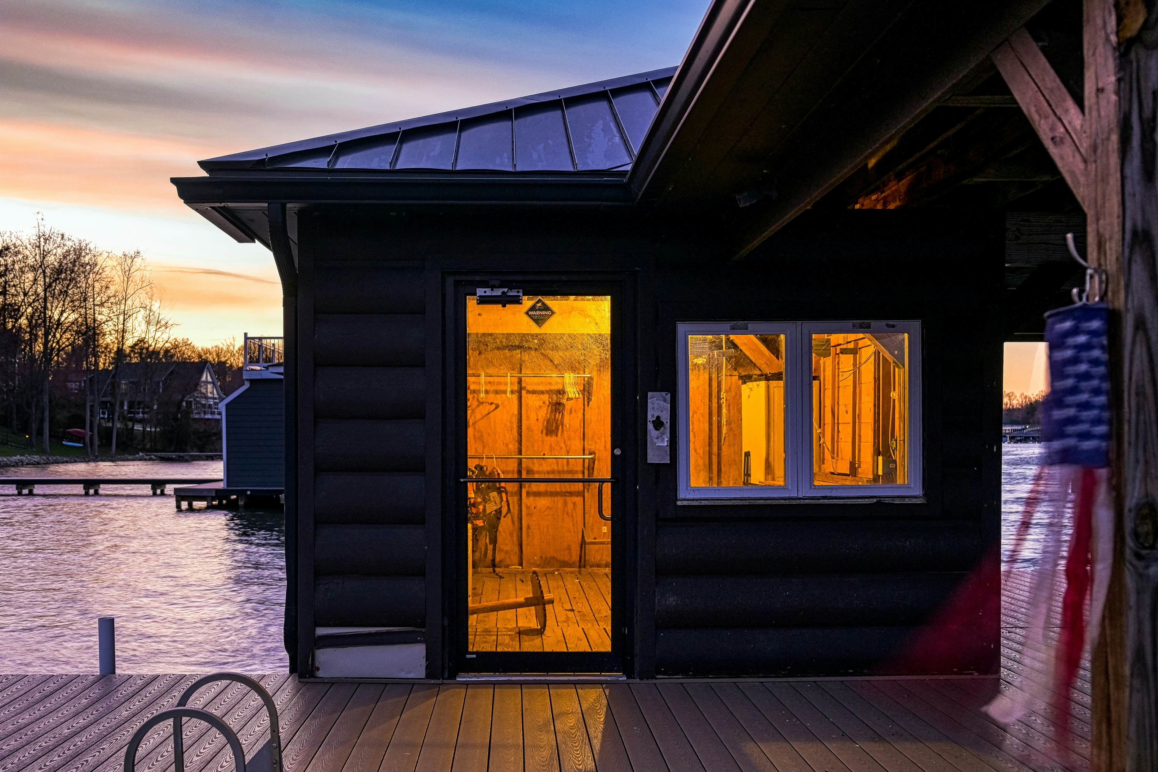 Lakefront Loggin' Off