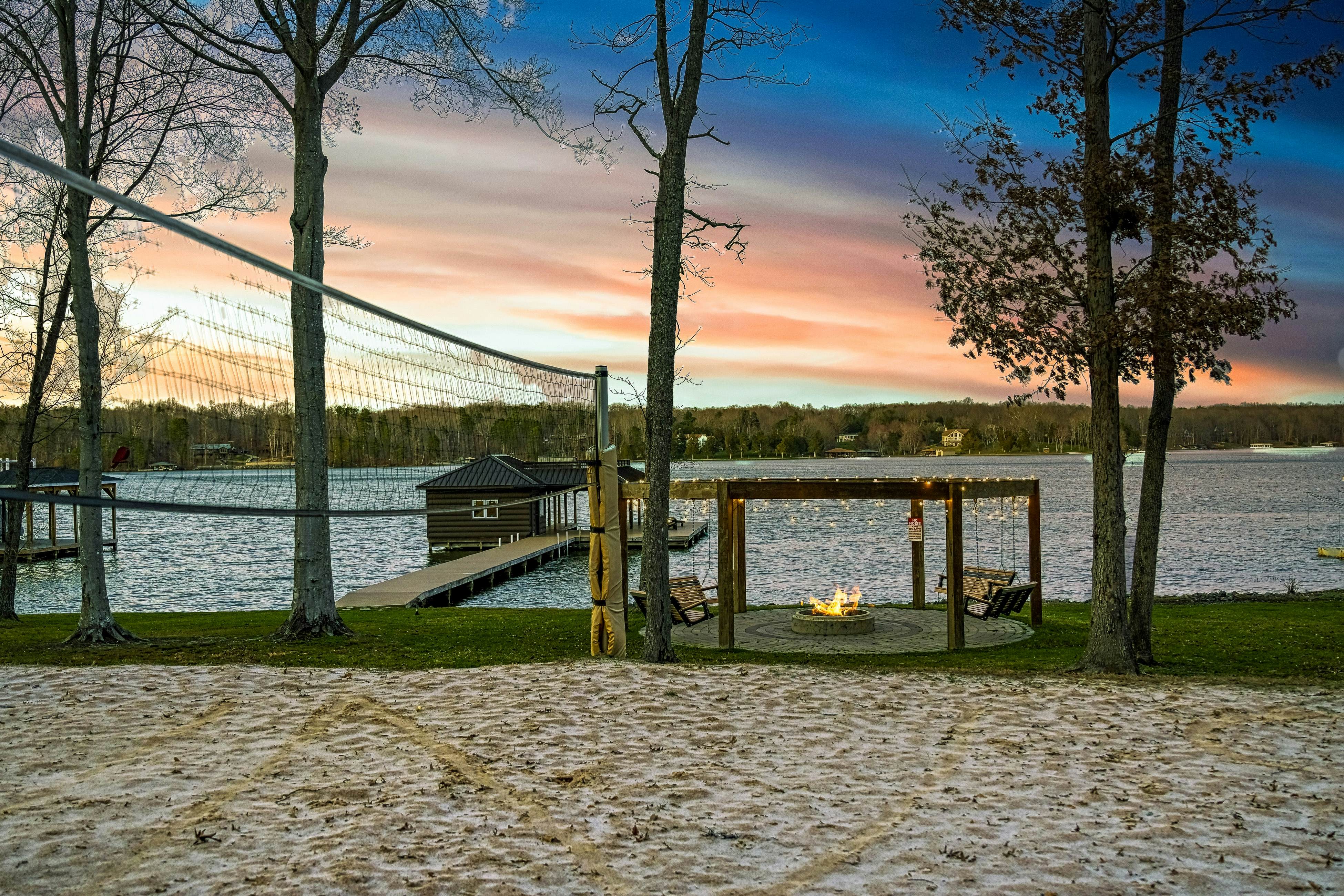 Lakefront Loggin' Off