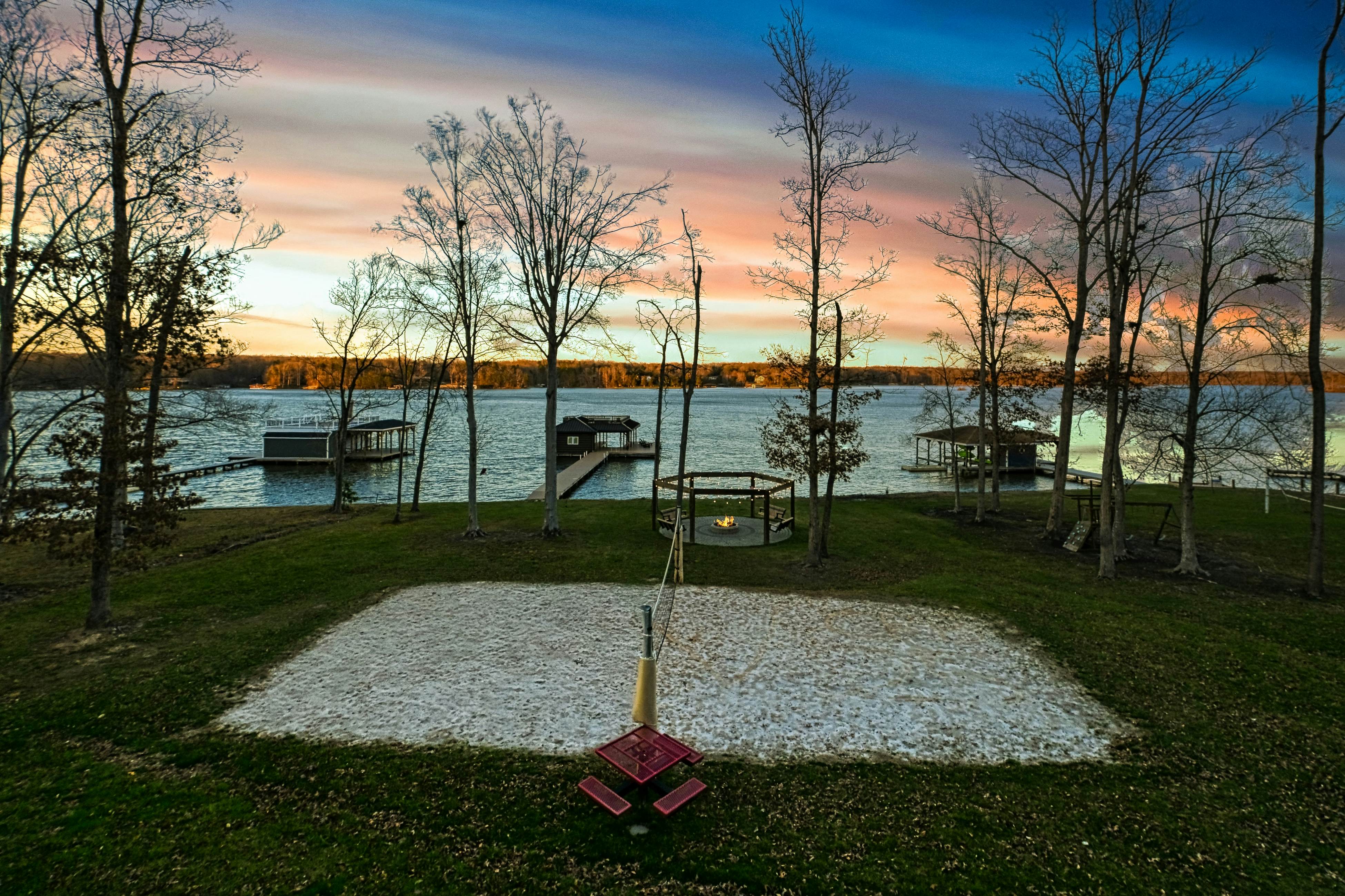 Lakefront Loggin' Off