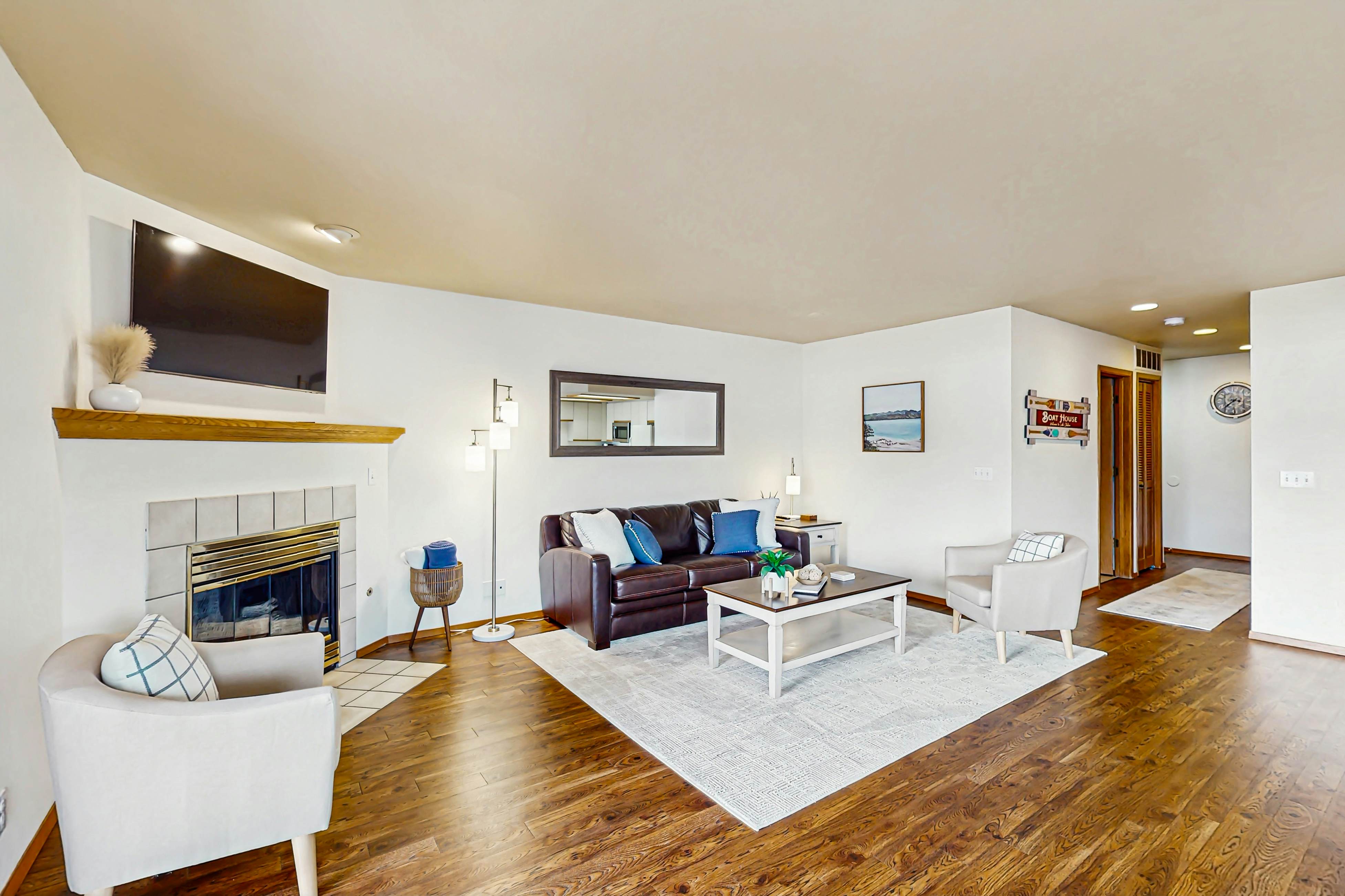 Lake Chelan Shores - Lakeside Luxury 19-5