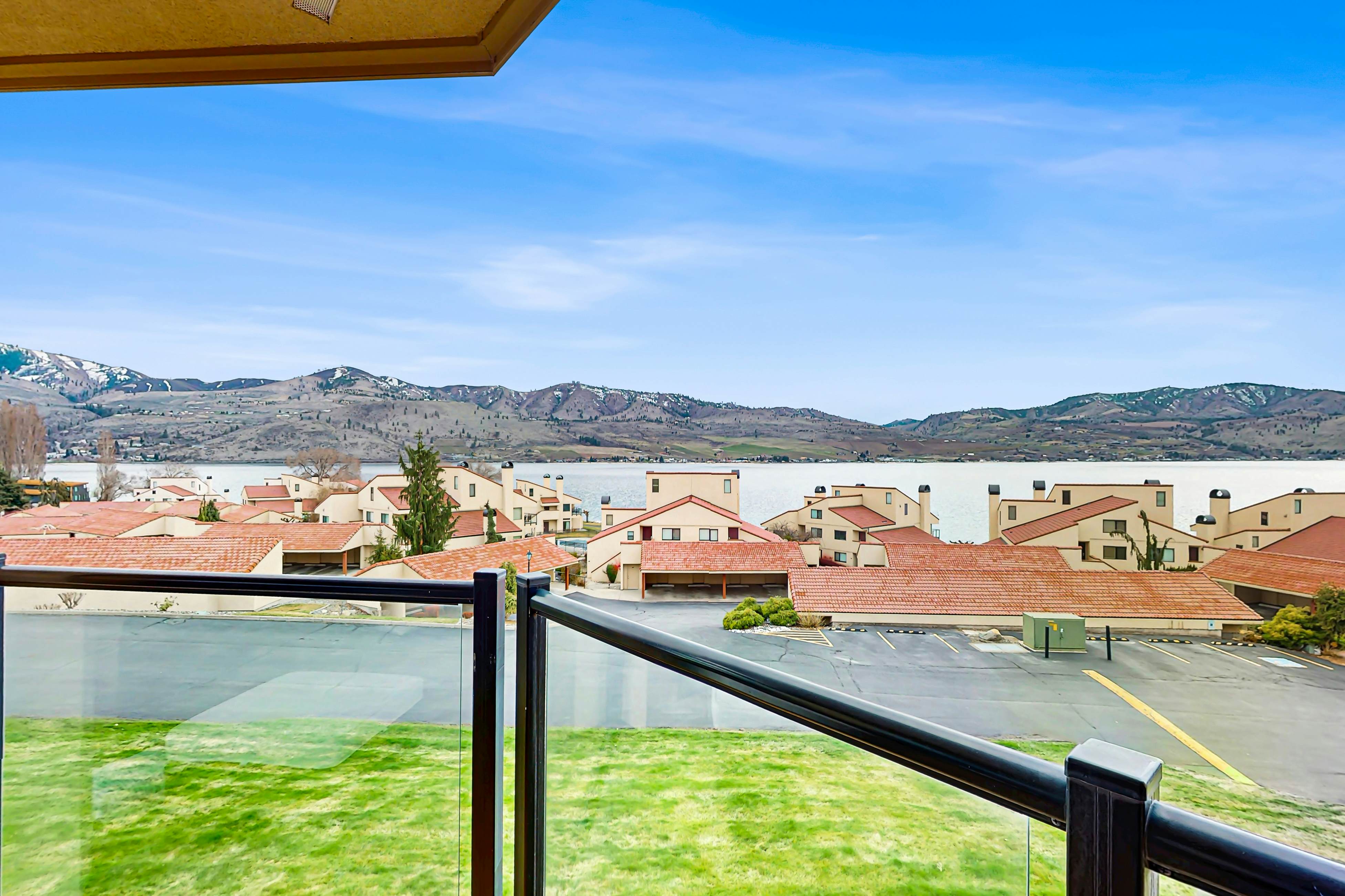 Lake Chelan Shores - Lakeside Luxury 19-5