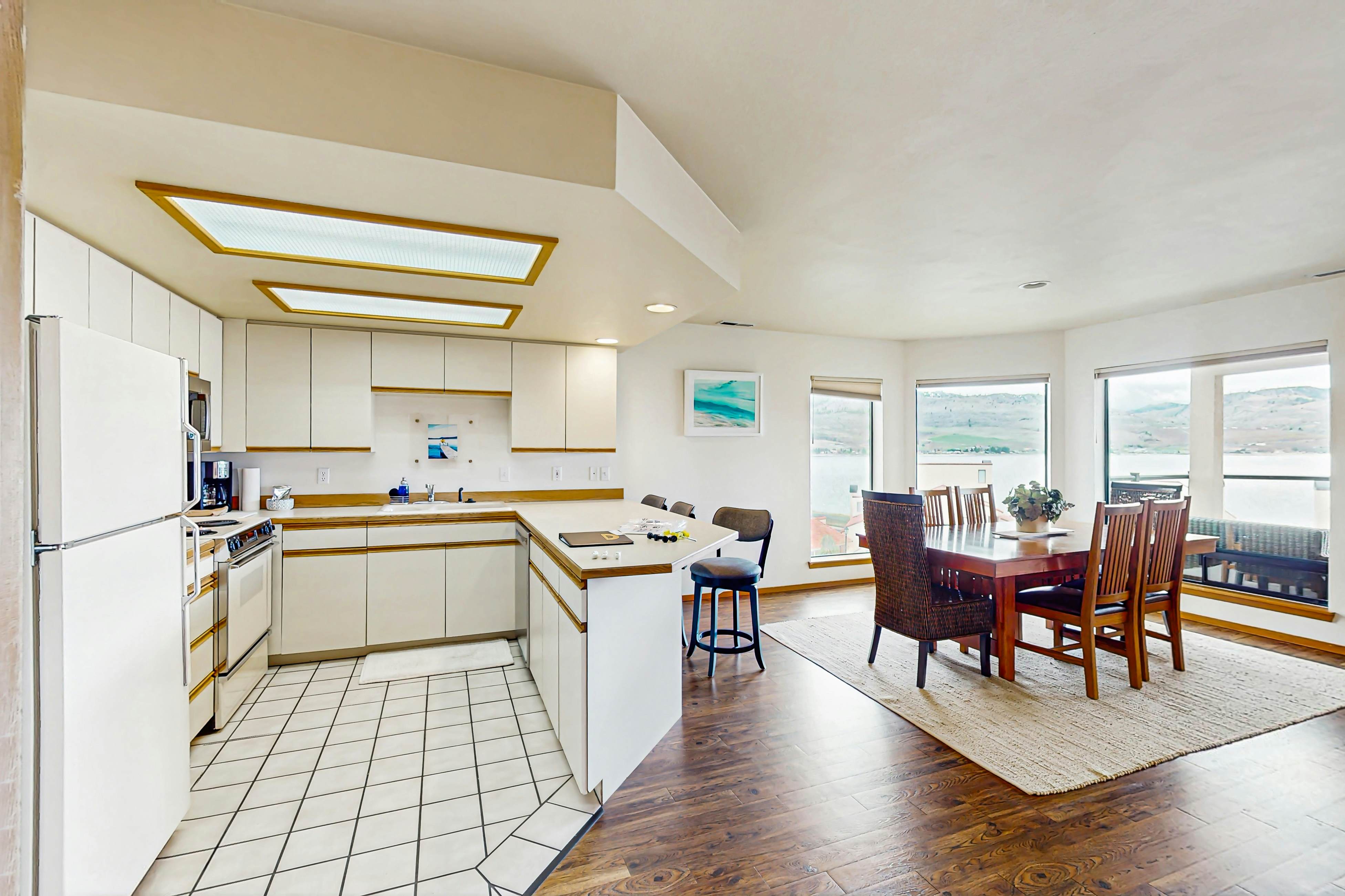 Lake Chelan Shores - Lakeside Luxury 19-5