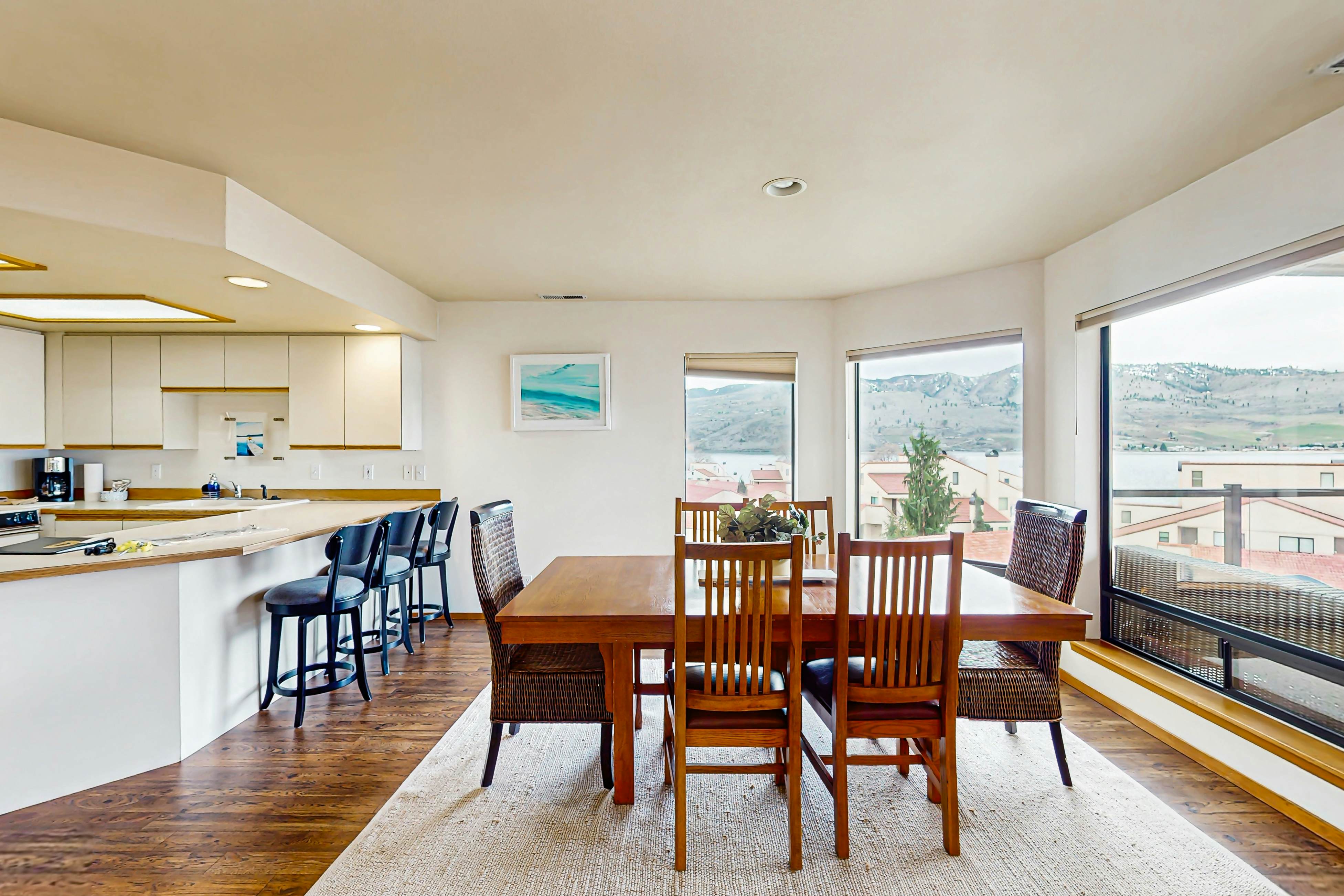 Lake Chelan Shores - Lakeside Luxury 19-5