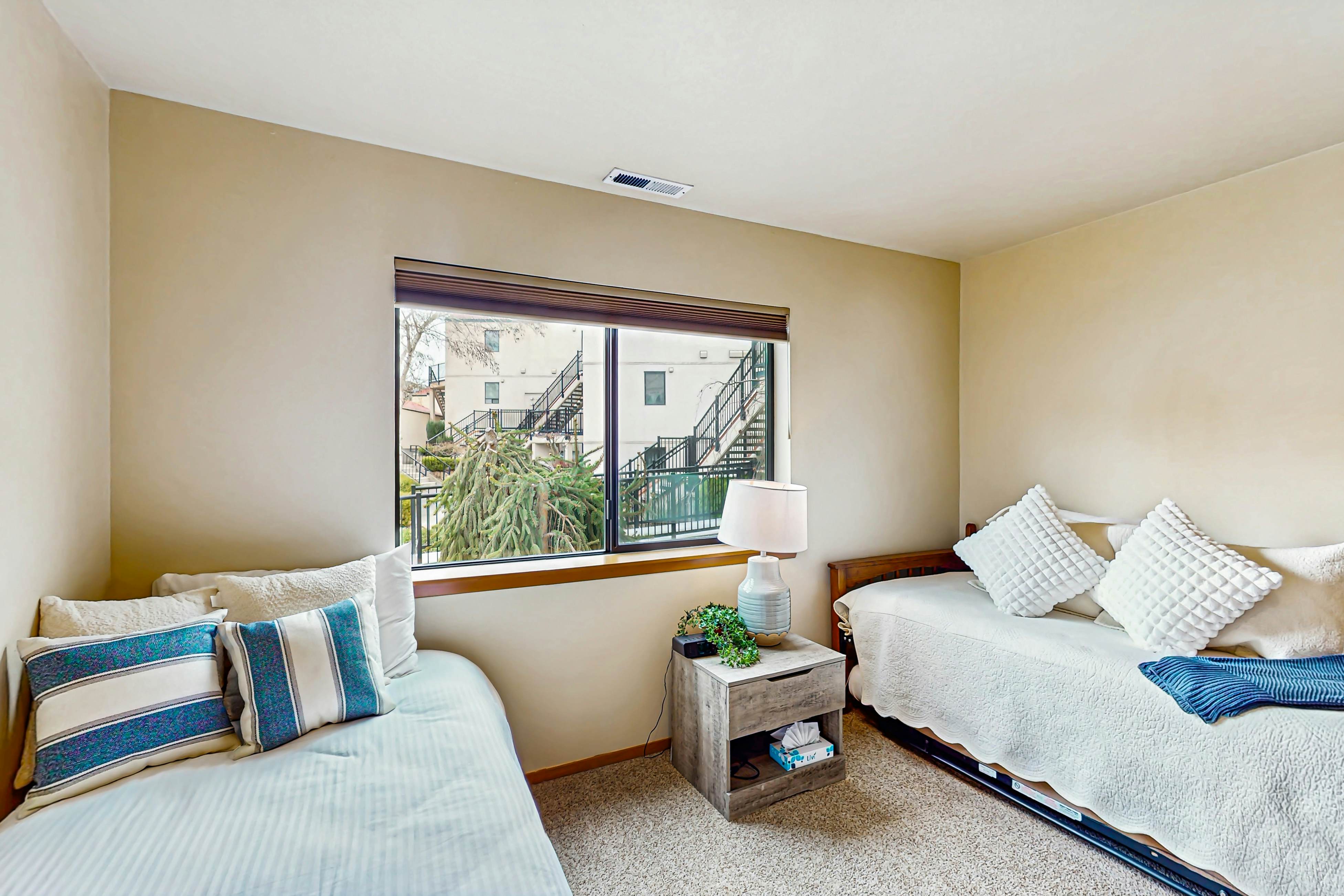 Lake Chelan Shores - Lakeside Luxury 19-5