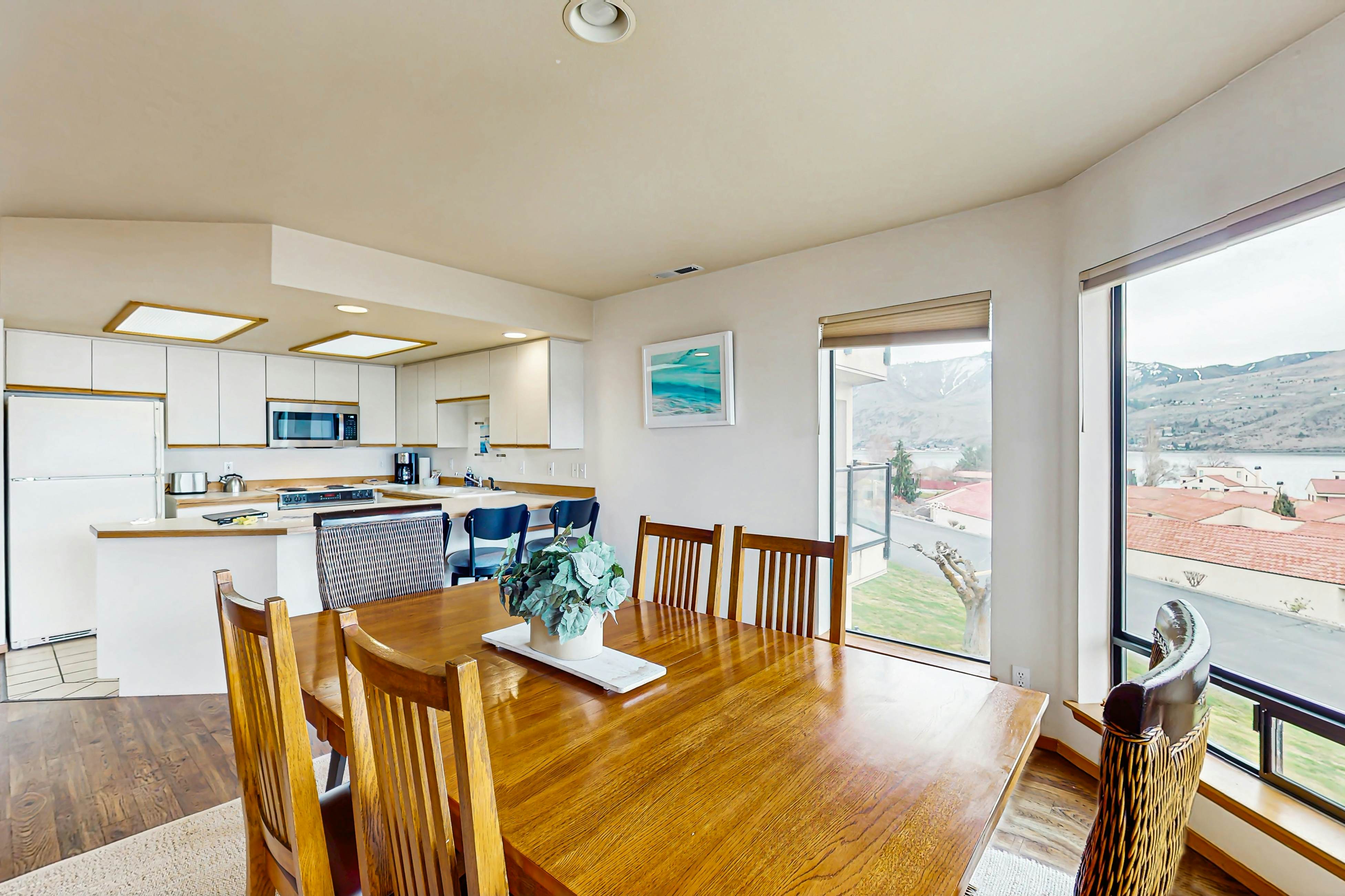 Lake Chelan Shores - Lakeside Luxury 19-5