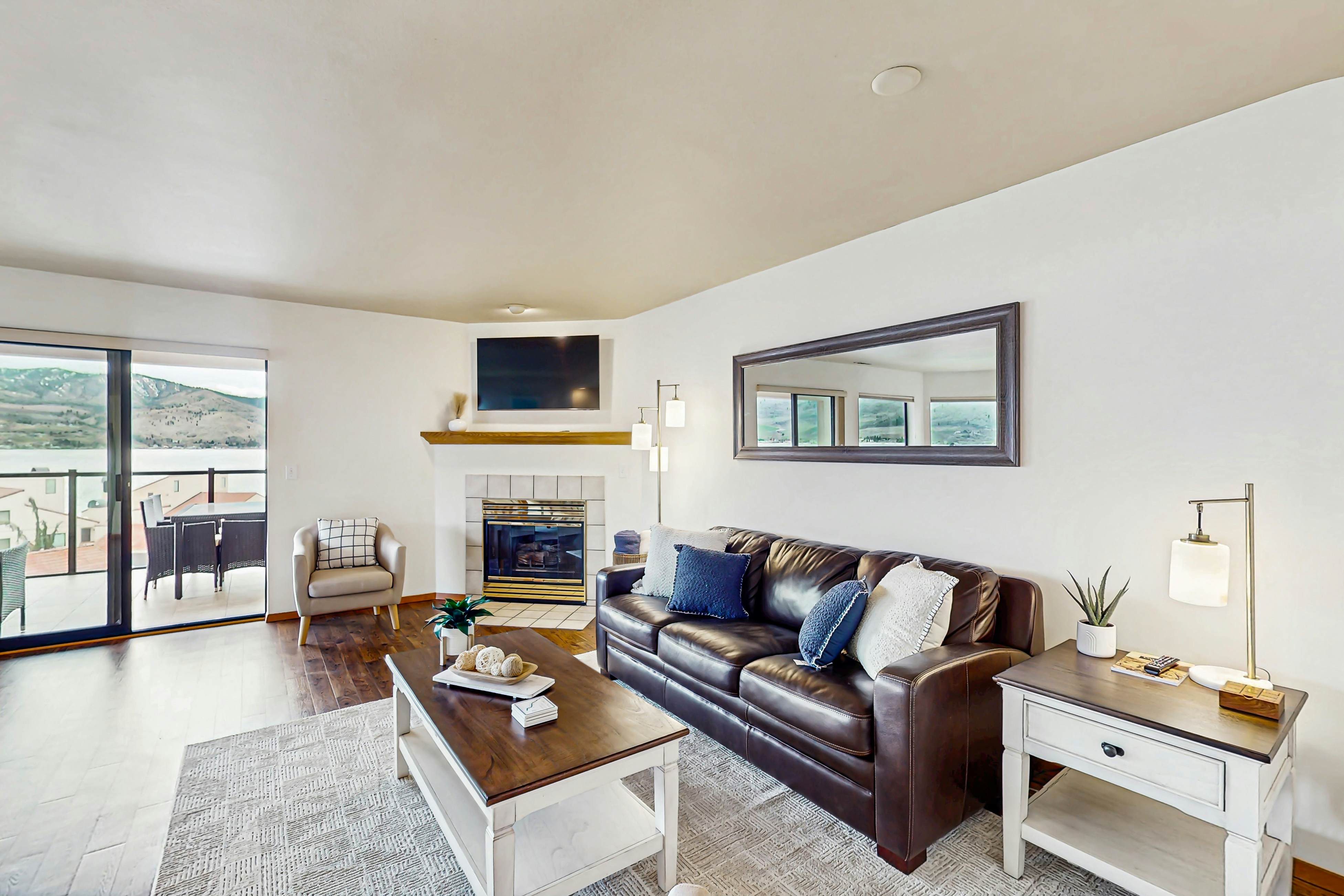 Lake Chelan Shores - Lakeside Luxury 19-5