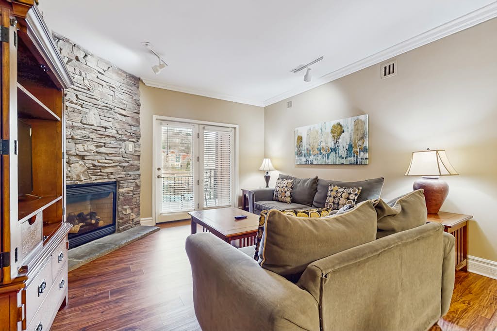 Well Decorated Luxe Condo, Sleeps 8, Near Downtown — Gatlinburg, TN — vacation rental