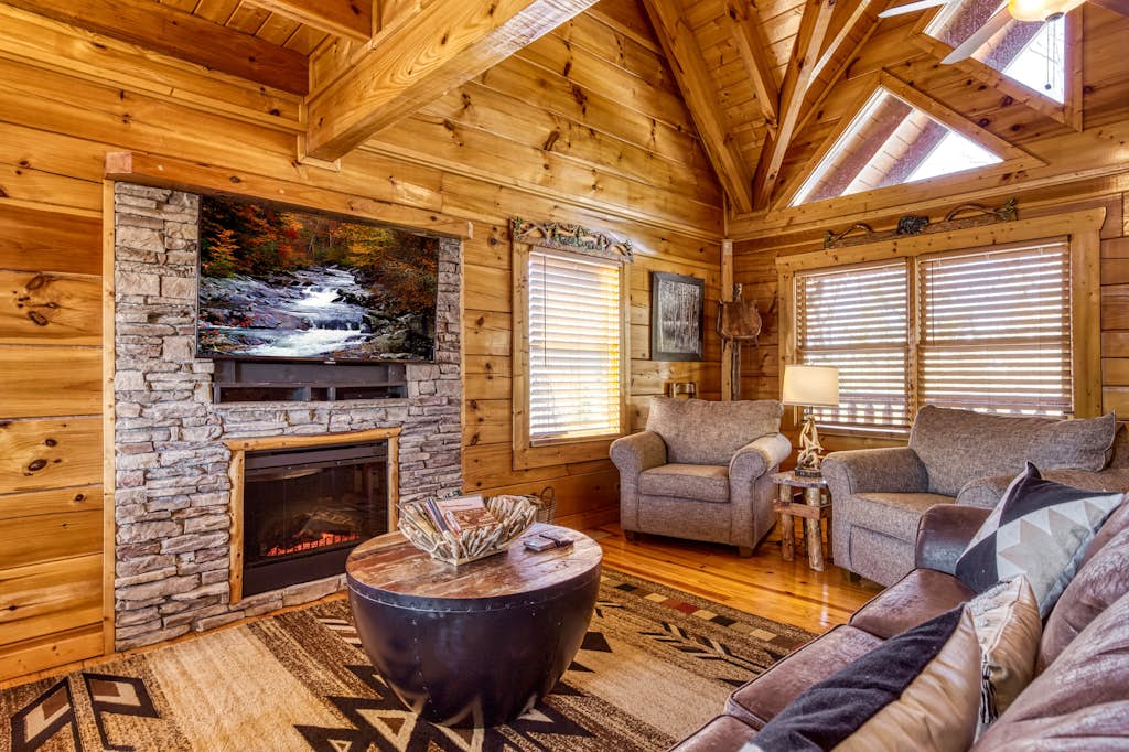 Storybook Mtn View Cabin, Sleeps 9, Hot Tub, Games — Sevierville, TN — vacation rental