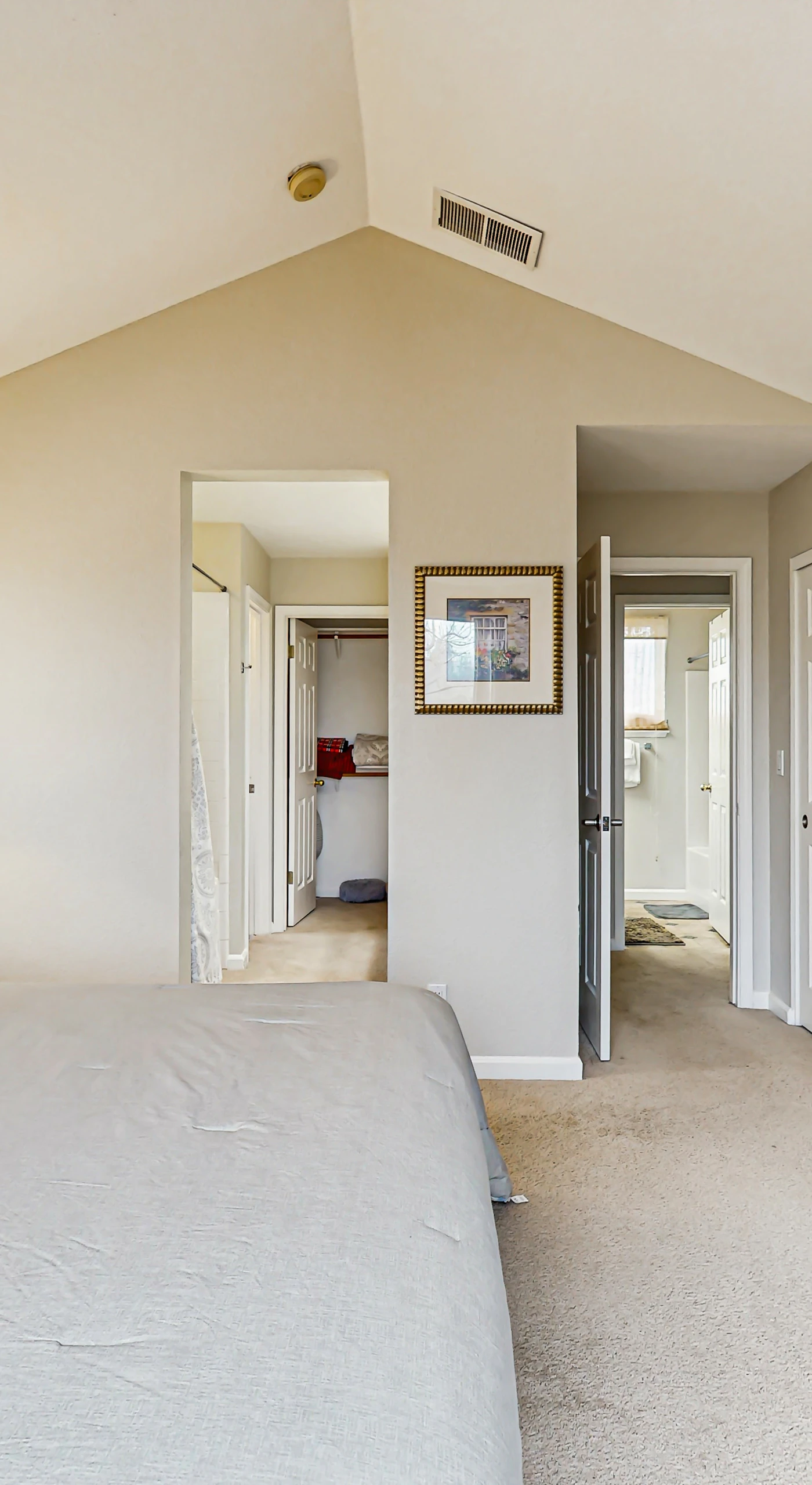 Wake up under vaulted ceilings in your primary suite with an en-suite bathroom, flat-screen TV, and ample dresser storage for longer wine country stays.