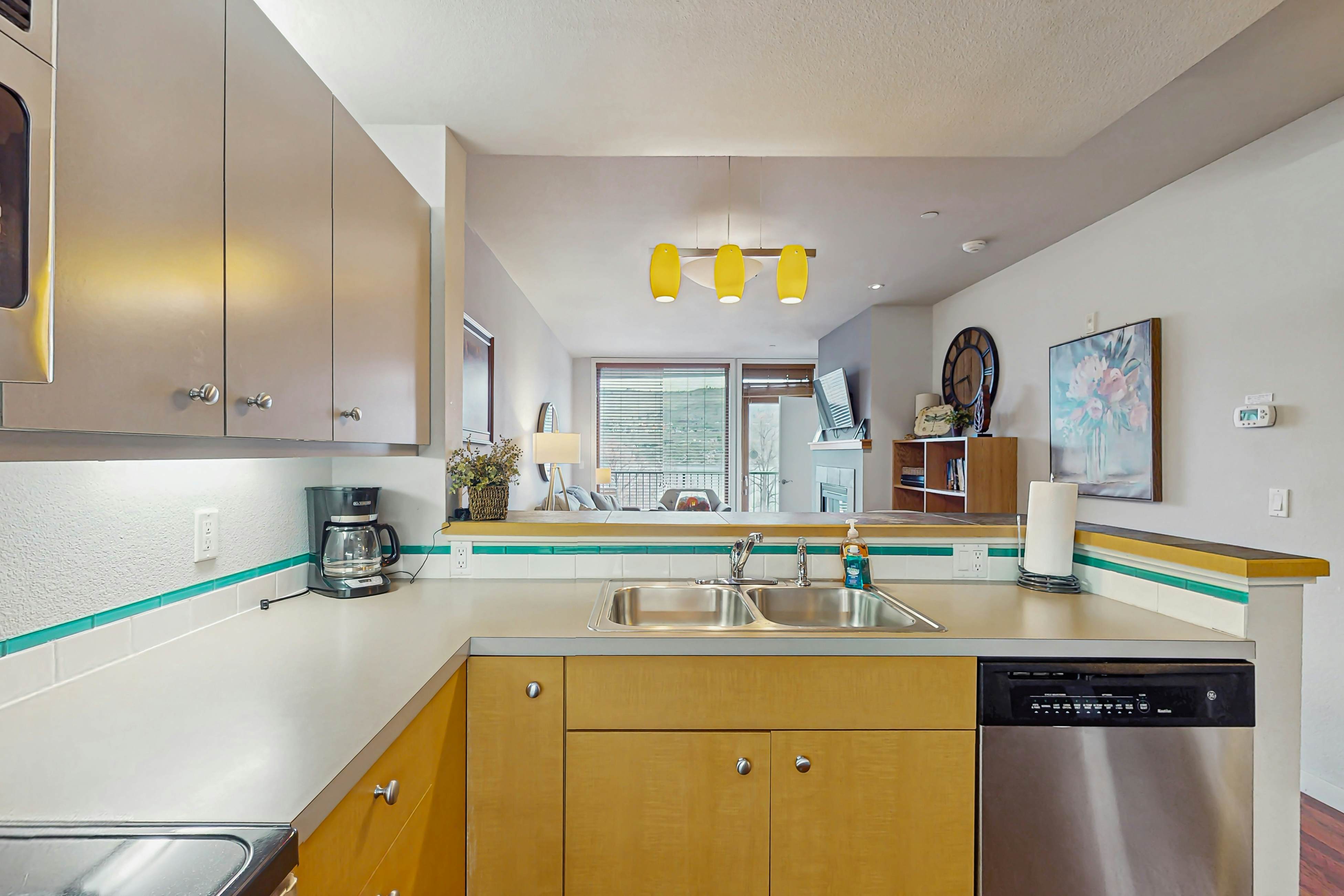 Chelan Resort Suites - Lakeside Serenity #309