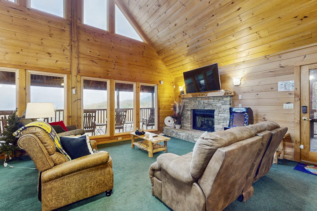 Hidden Cabin, Sleep 6, Mtn Views, Pickleball, Hot Tub — Sevierville, TN — vacation rental