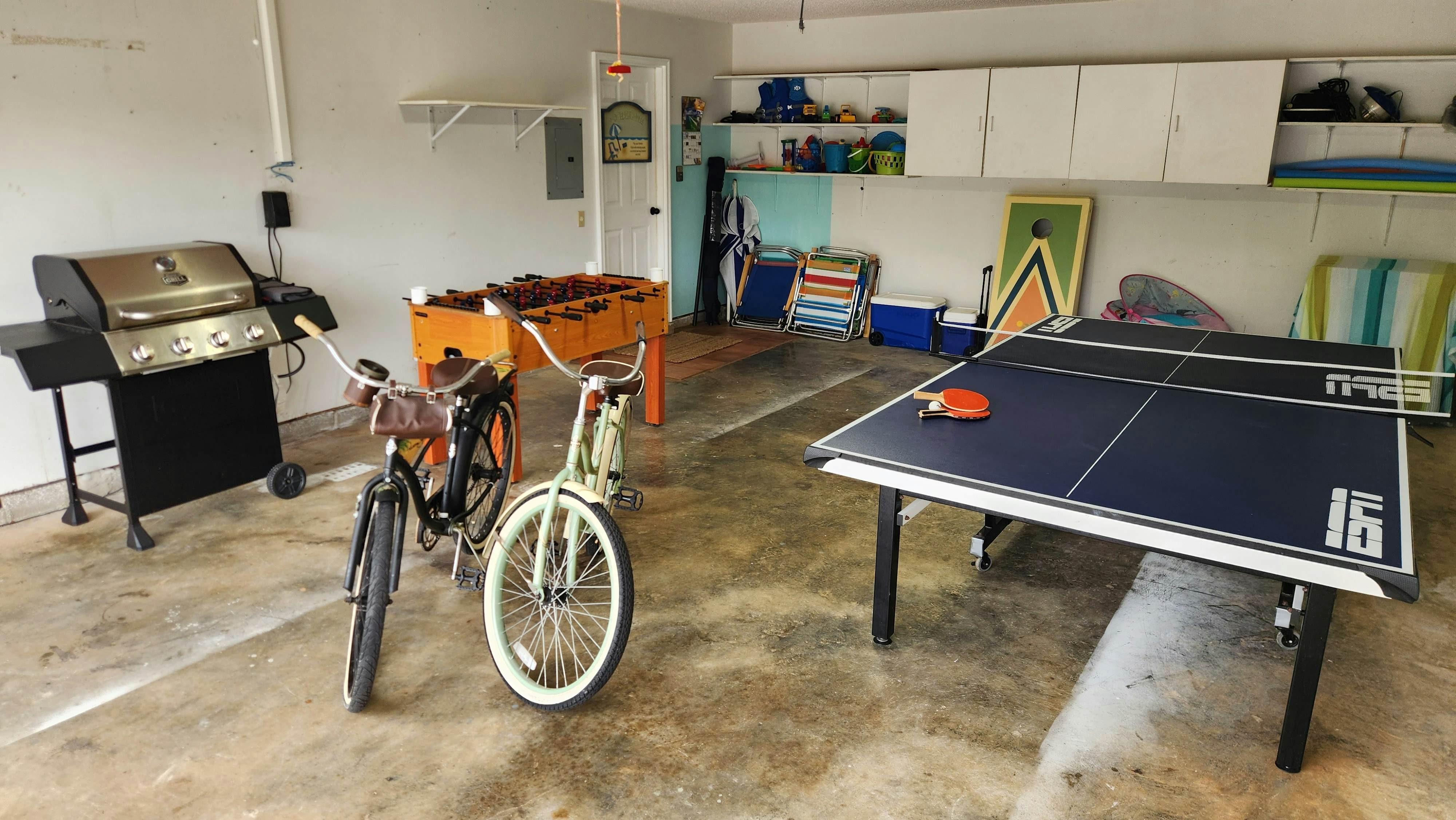 Poolside Palms Paradise