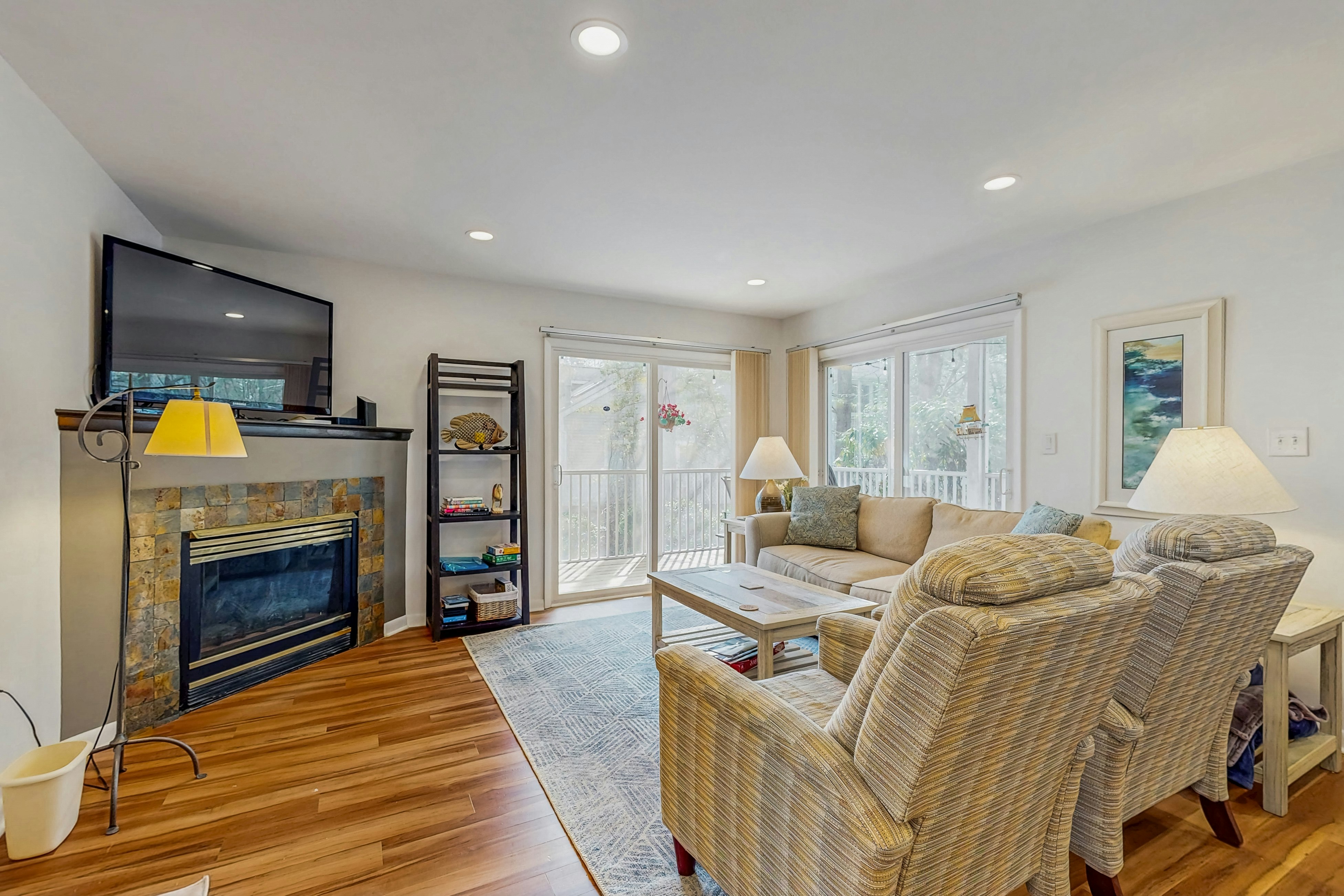 Sea Colony - 53066 Lakeshore Ct