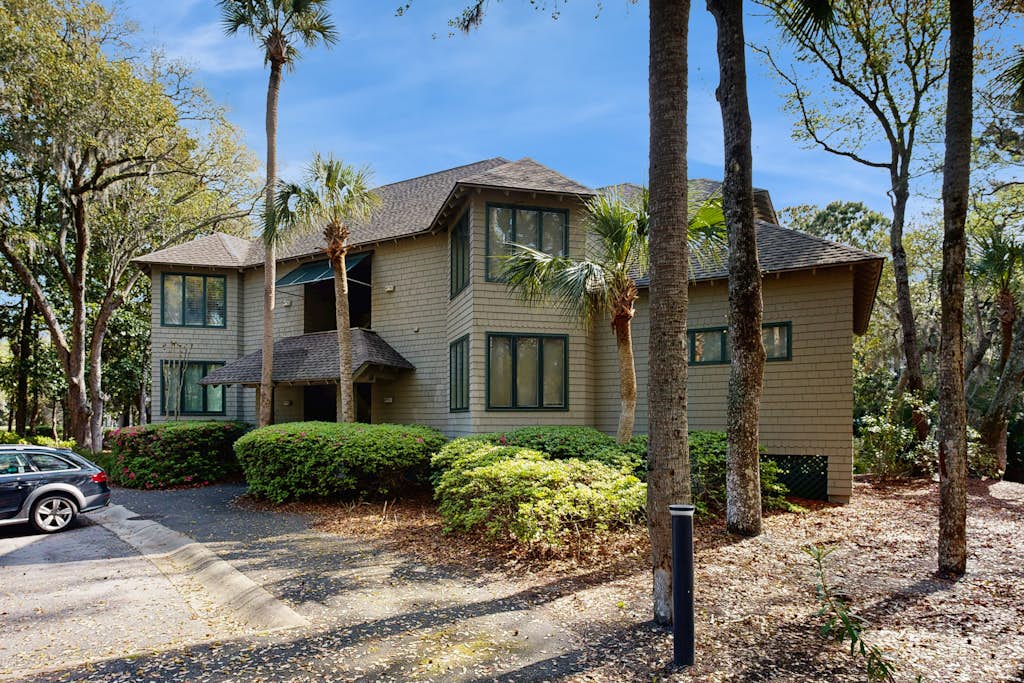 First floor villa w/ lagoon views from the screened porch - close to Atlantic — Kiawah Island, SC — vacation rental