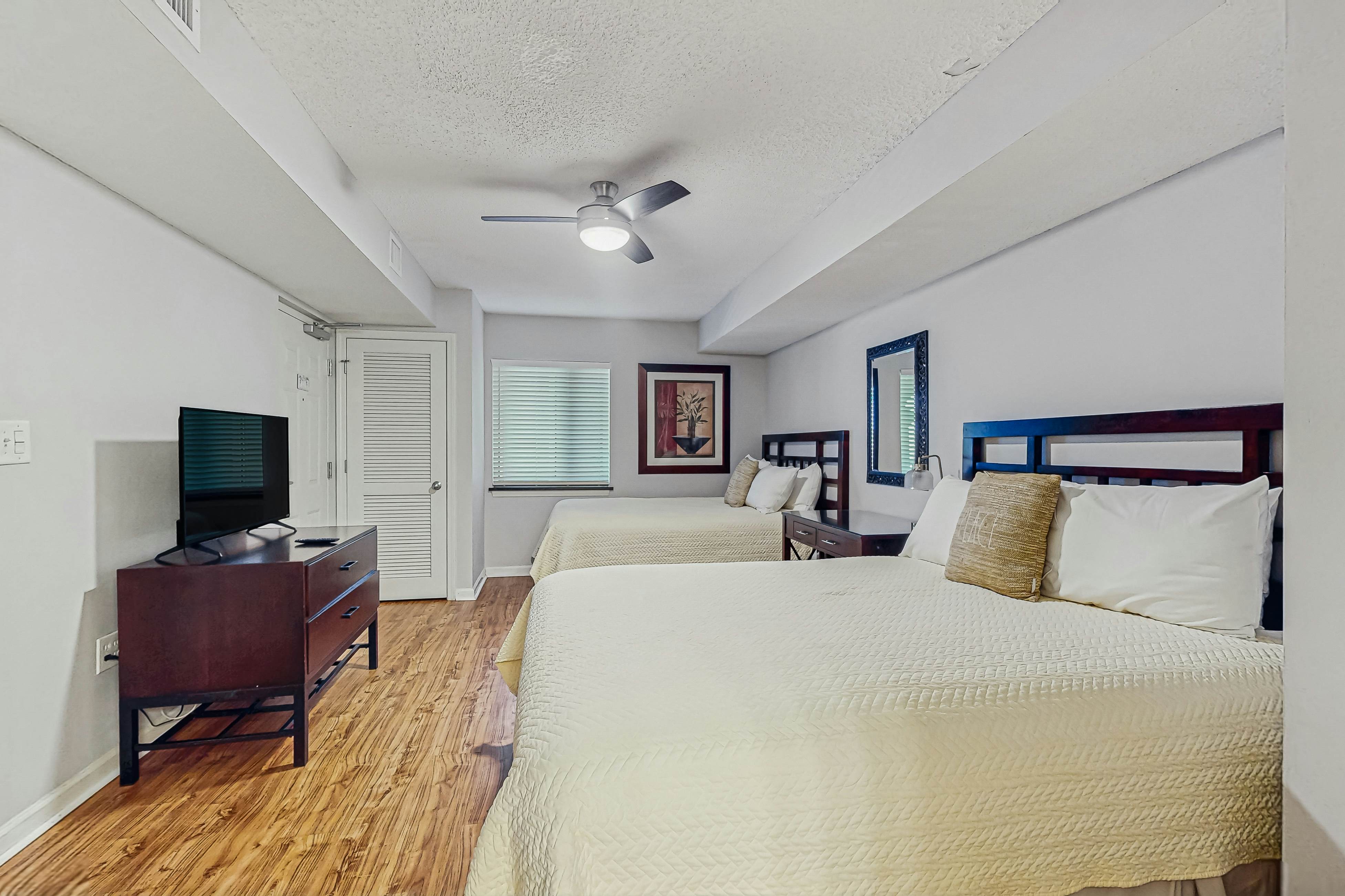 Yacht Club Villas 2-304