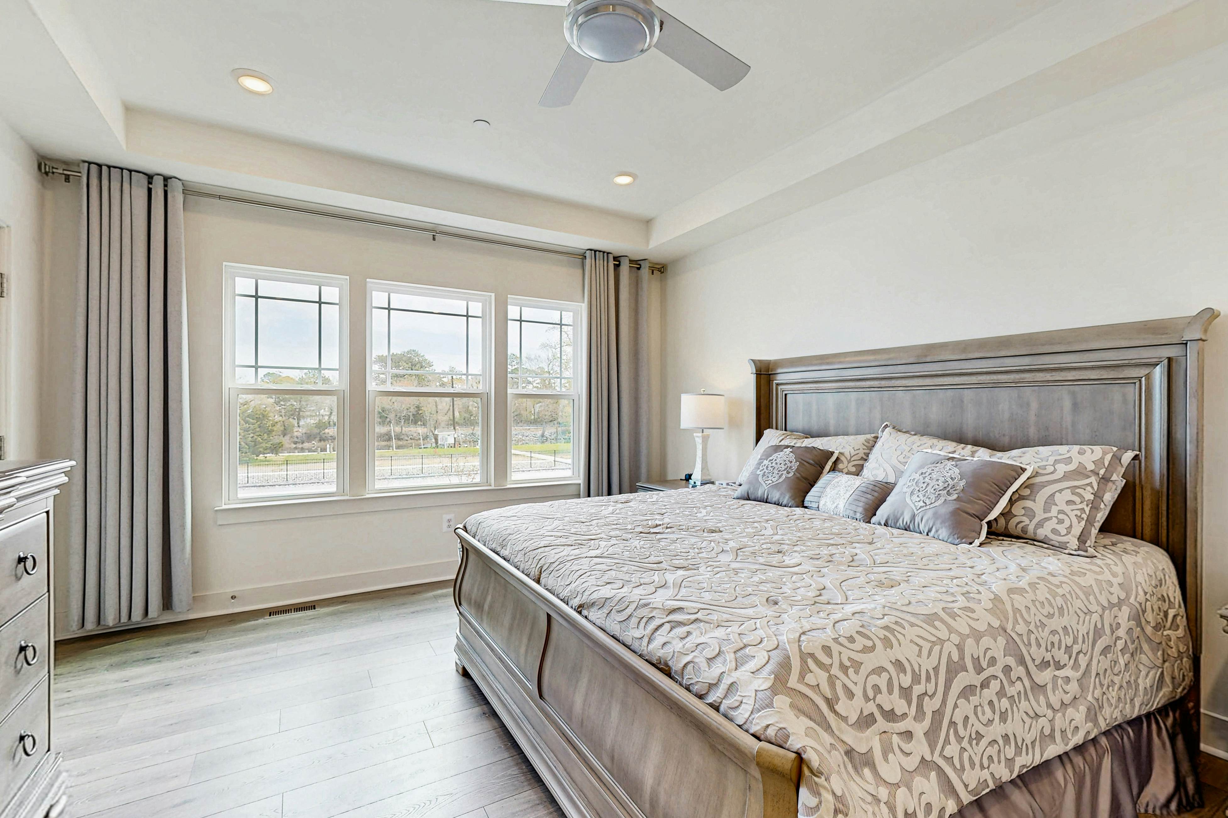 Oyster House Village - 21503 Helm St