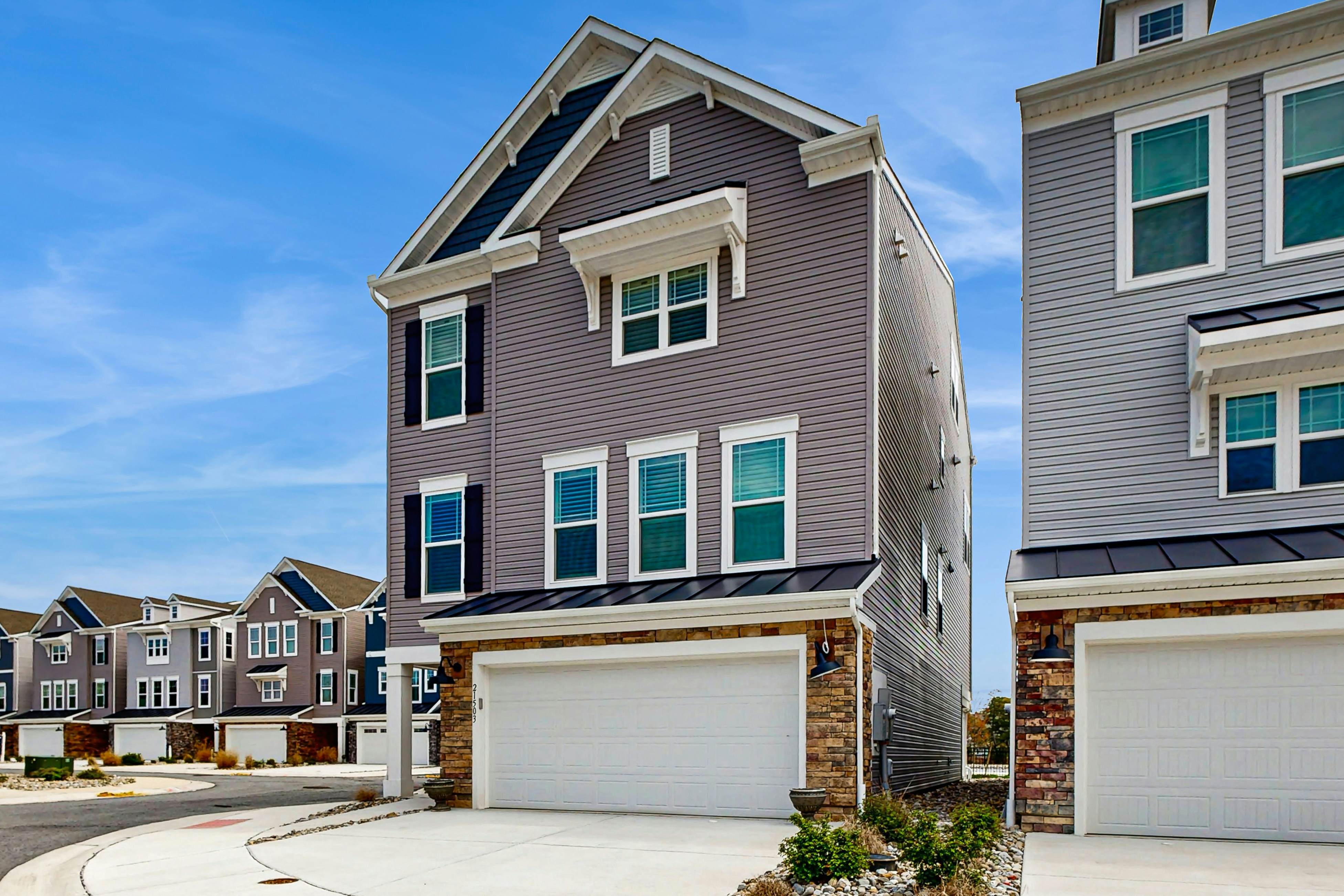 Oyster House Village - 21503 Helm St