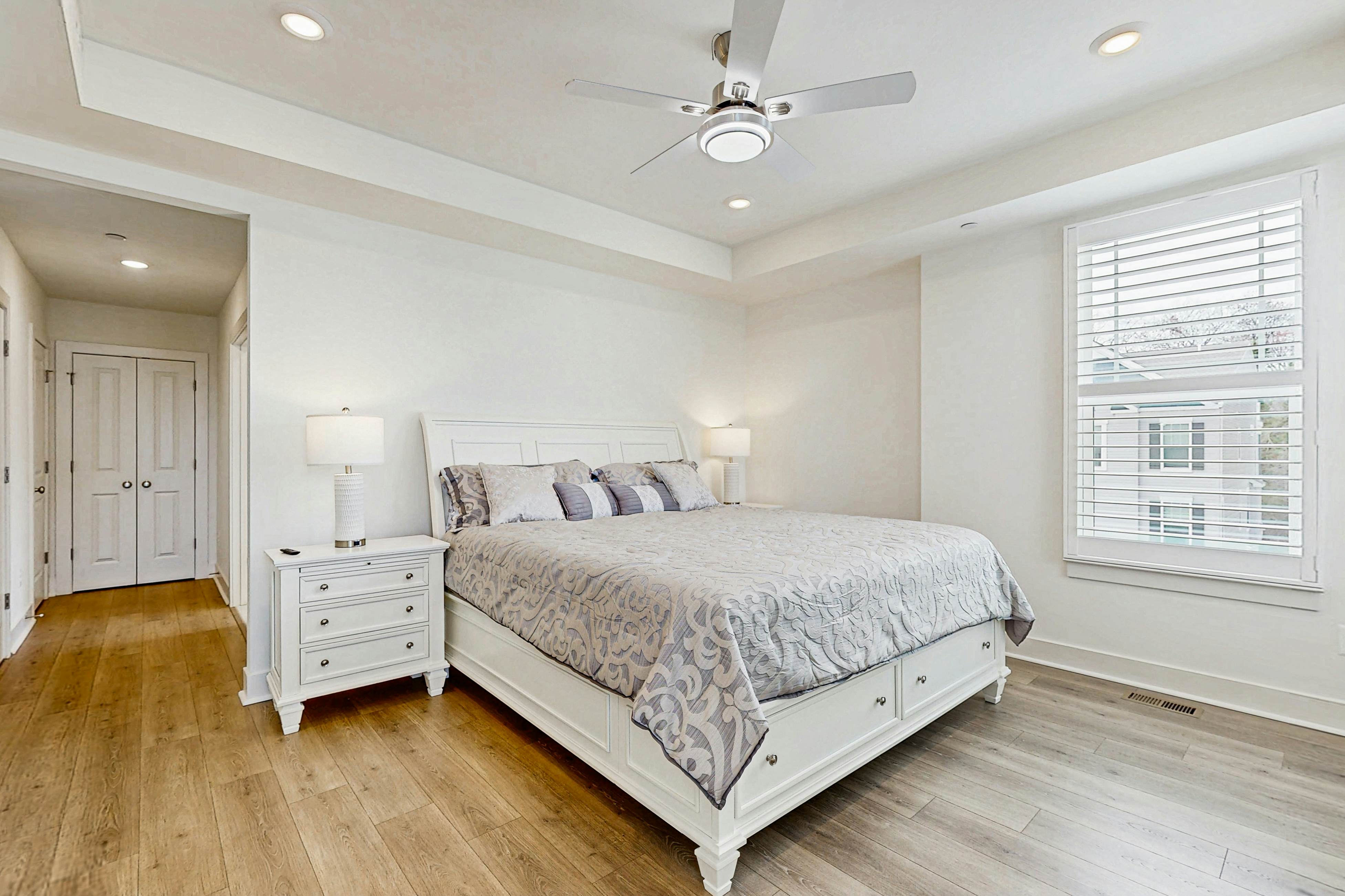 Oyster House Village - 21503 Helm St