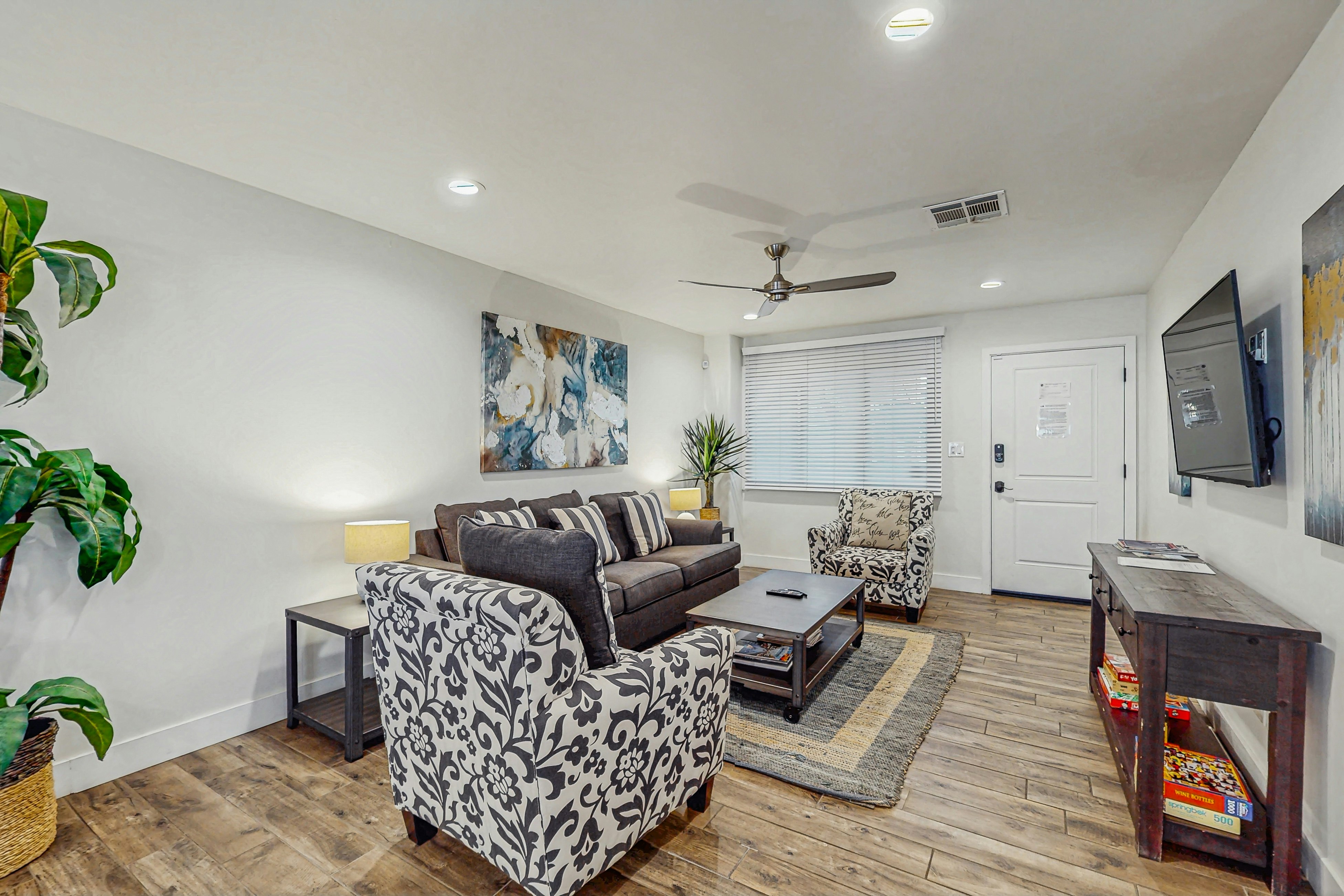 Historic Oldtown Plaza 201