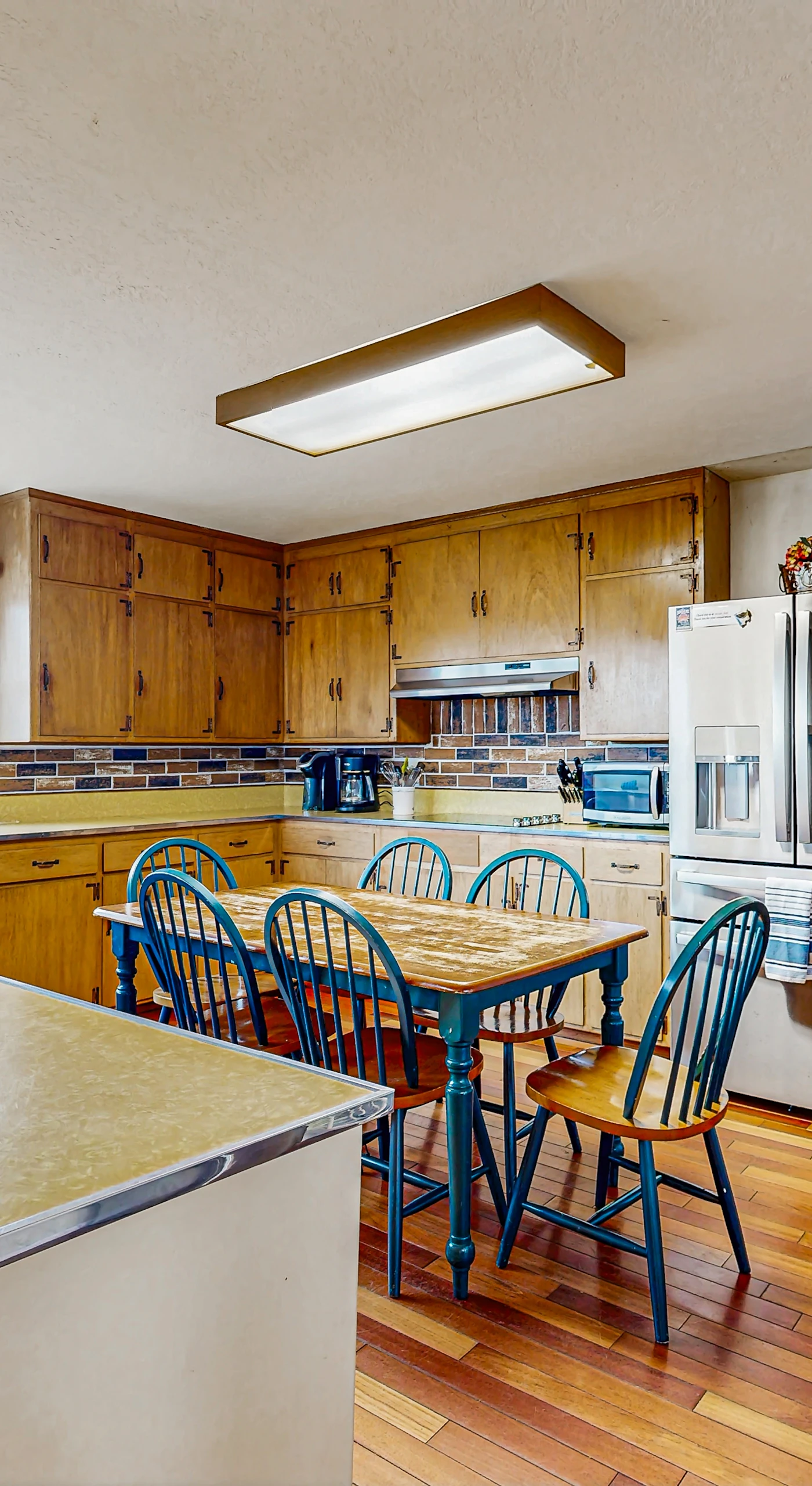 Cook up fresh Bodega Bay seafood in your fully equipped kitchen with stainless steel appliances and an eat-in breakfast nook.
