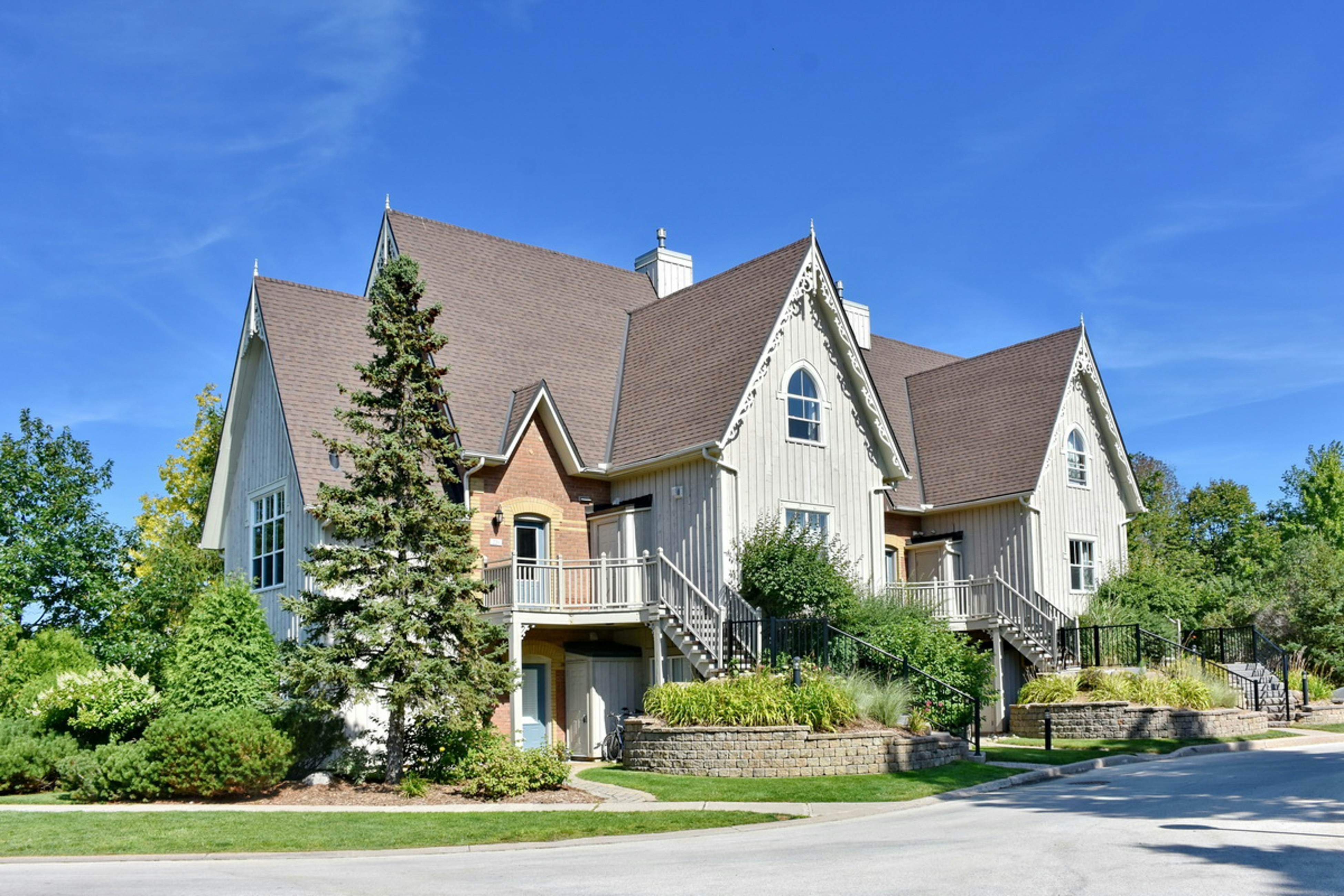 184 Snowbridge Way-Unit 216