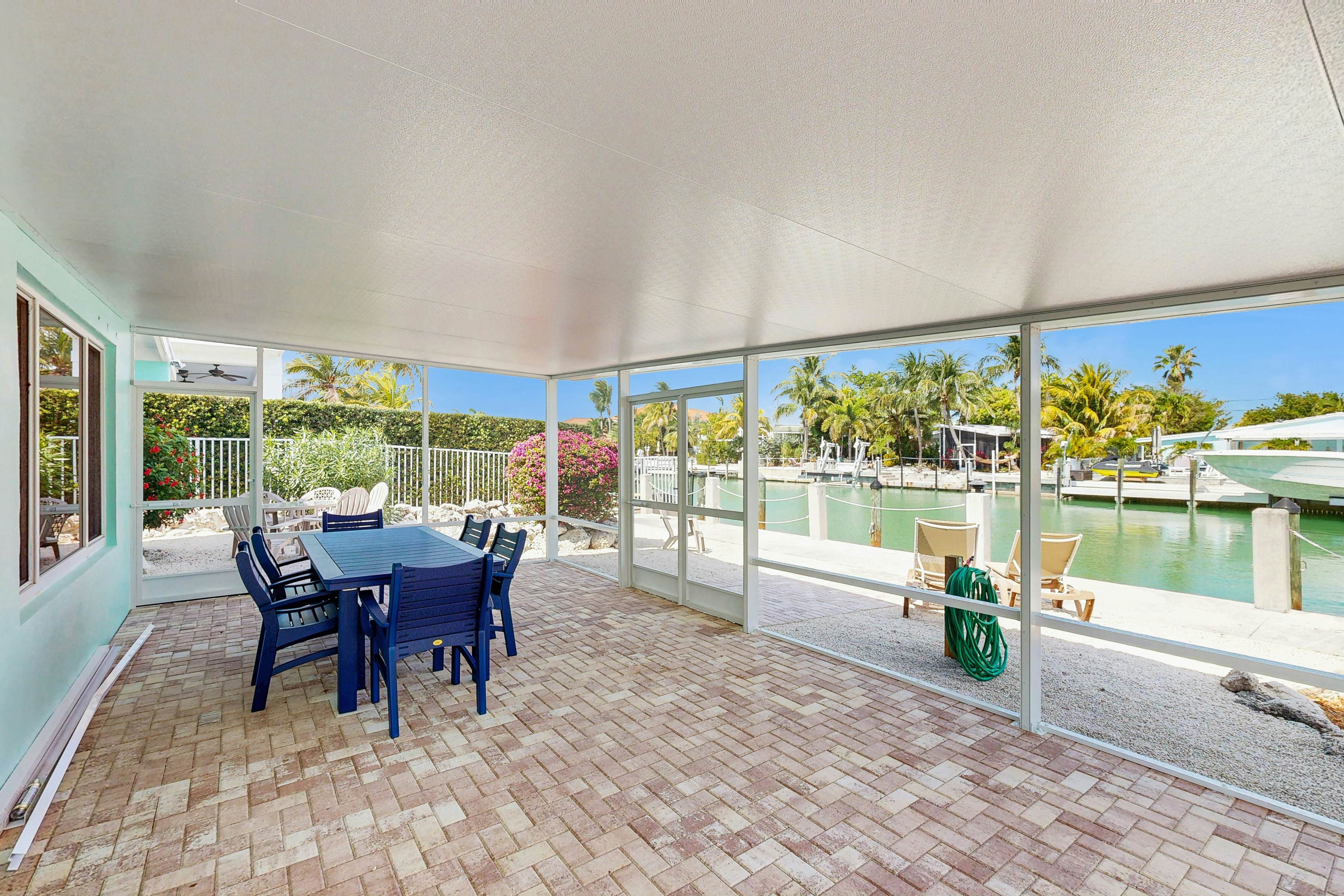 Downhome Cabin by the Canal