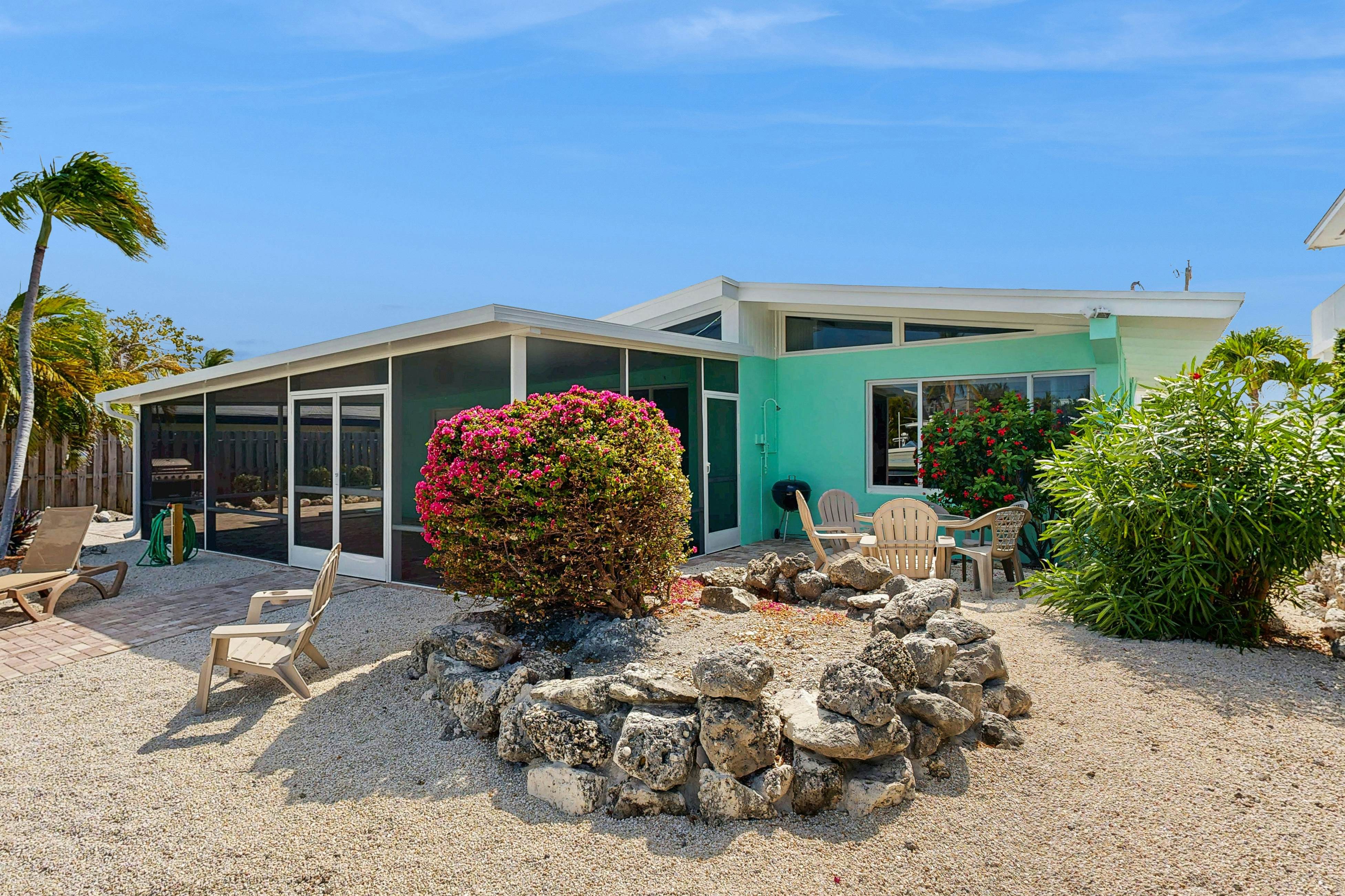 Downhome Cabin by the Canal